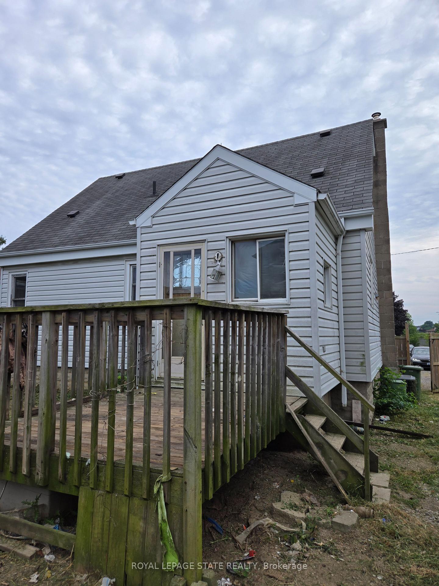 Photo 4 of 697 Limeridge Road E, Hamilton, Lawfield — HOMEH