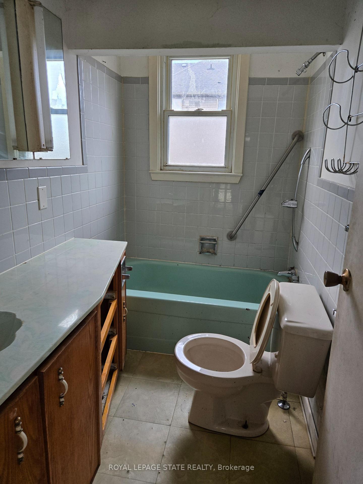 Photo 9 of 697 Limeridge Road E, Hamilton, Lawfield — HOMEH