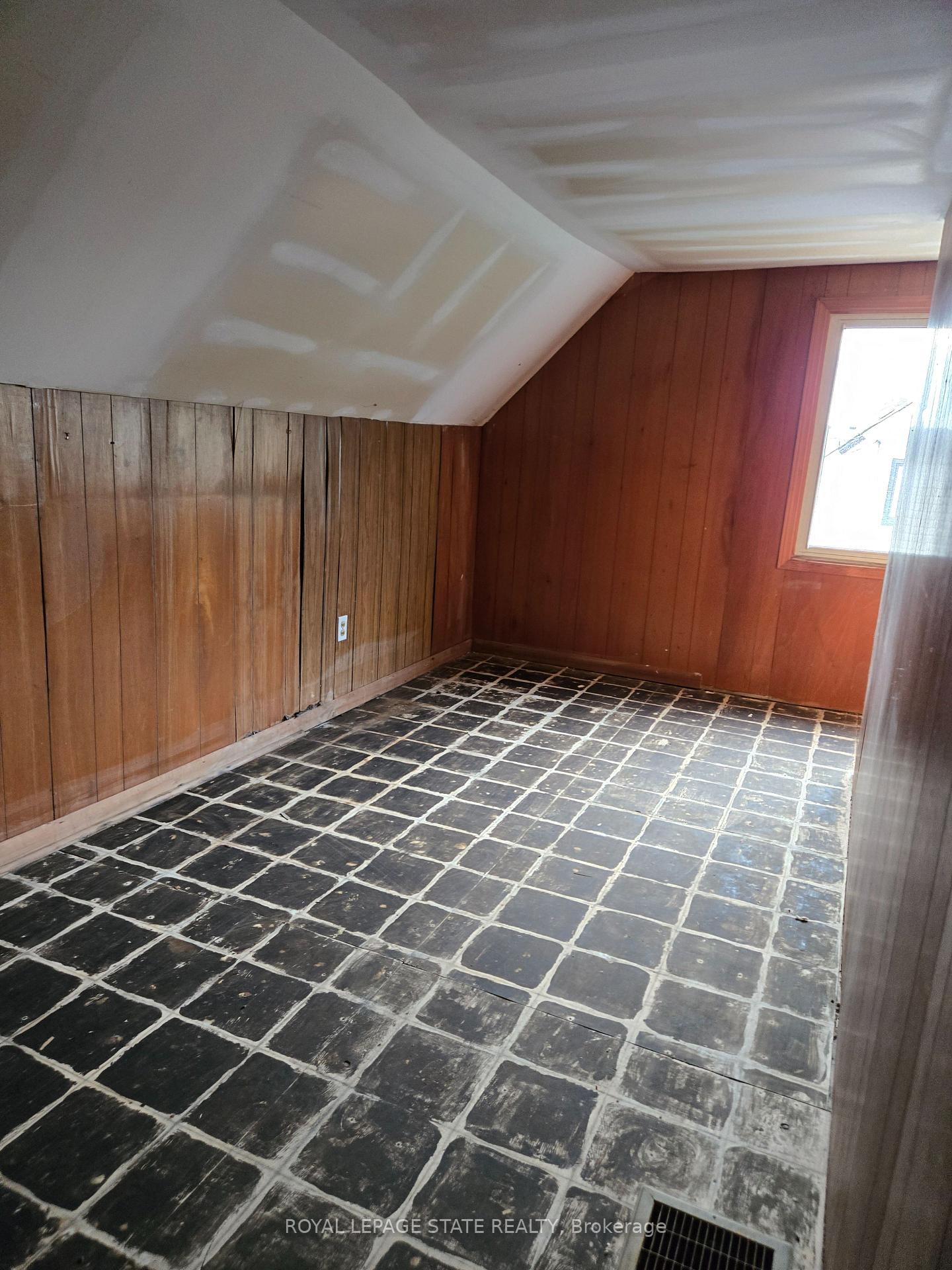 Photo 13 of 697 Limeridge Road E, Hamilton, Lawfield — HOMEH