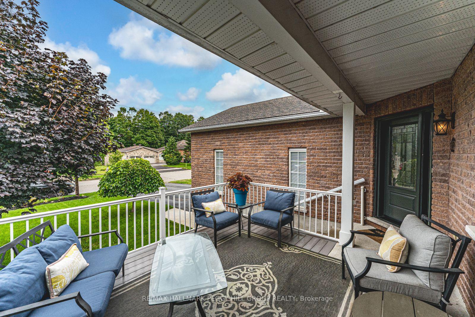 Photo 2 of 95 Crompton Drive, Barrie, Little Lake — HOMEH