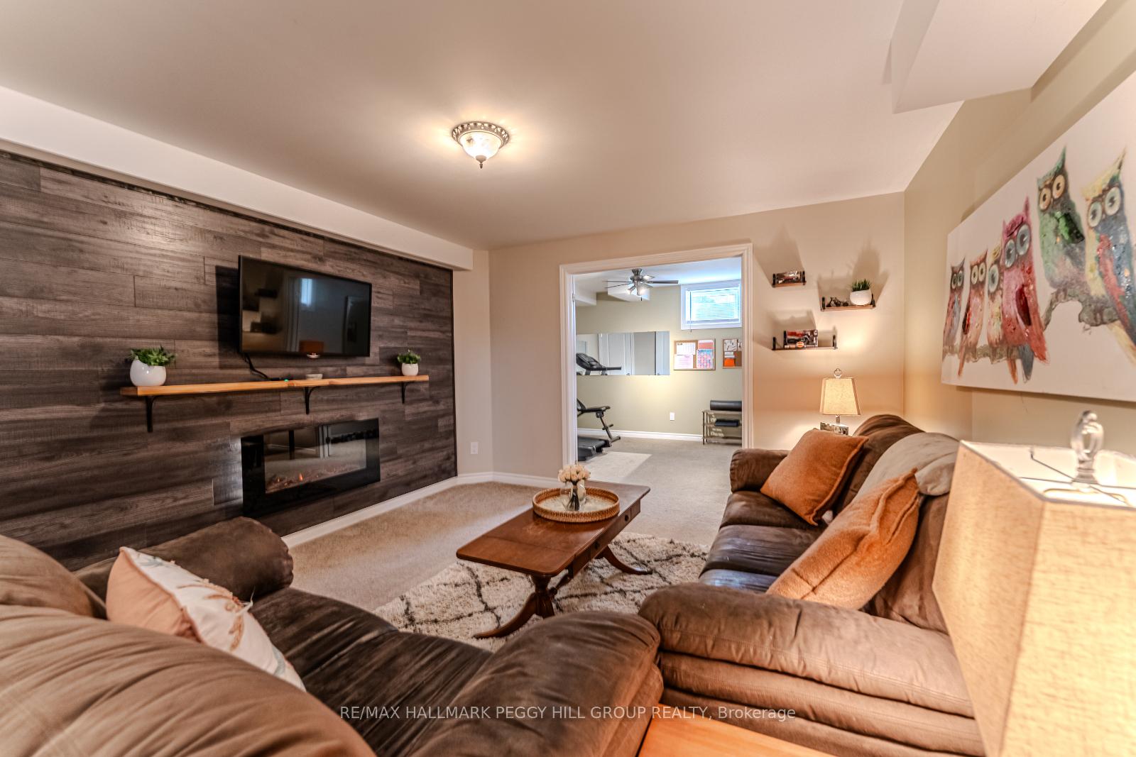 Photo 11 of 95 Crompton Drive, Barrie, Little Lake — HOMEH