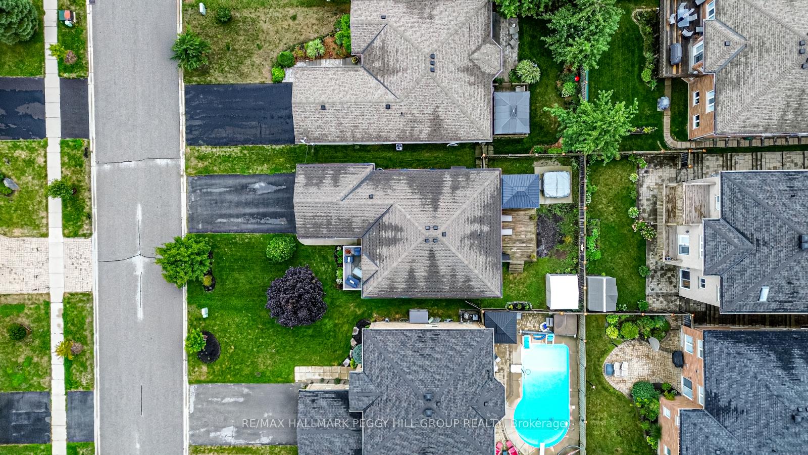 Photo 20 of 95 Crompton Drive, Barrie, Little Lake — HOMEH