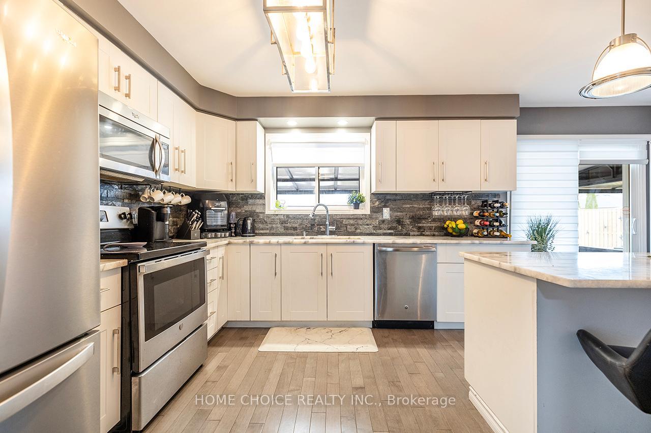 Photo 8 of 4 Aldcroft Crescent, Clarington, Bowmanville — HOMEH