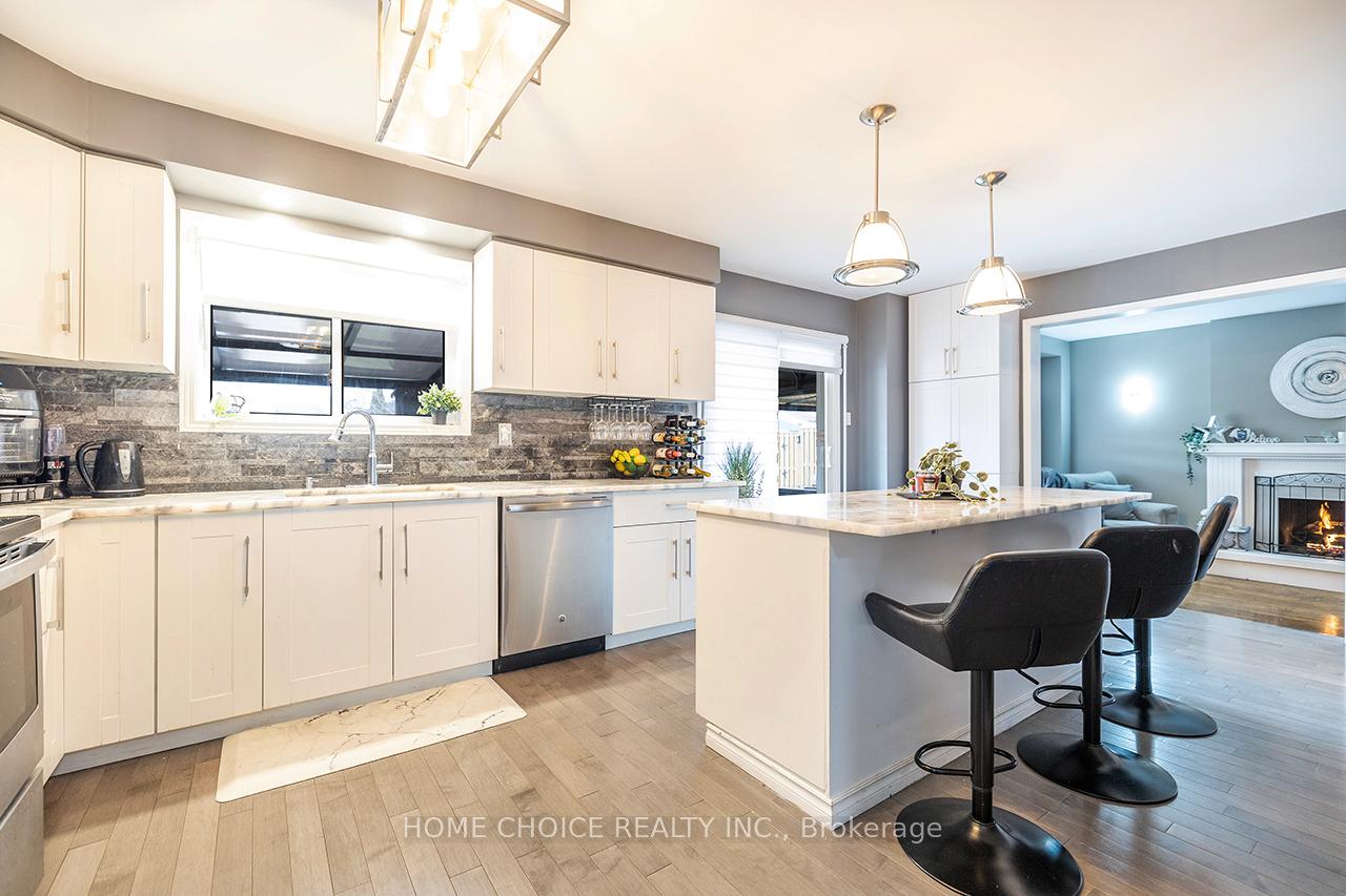 Photo 9 of 4 Aldcroft Crescent, Clarington, Bowmanville — HOMEH