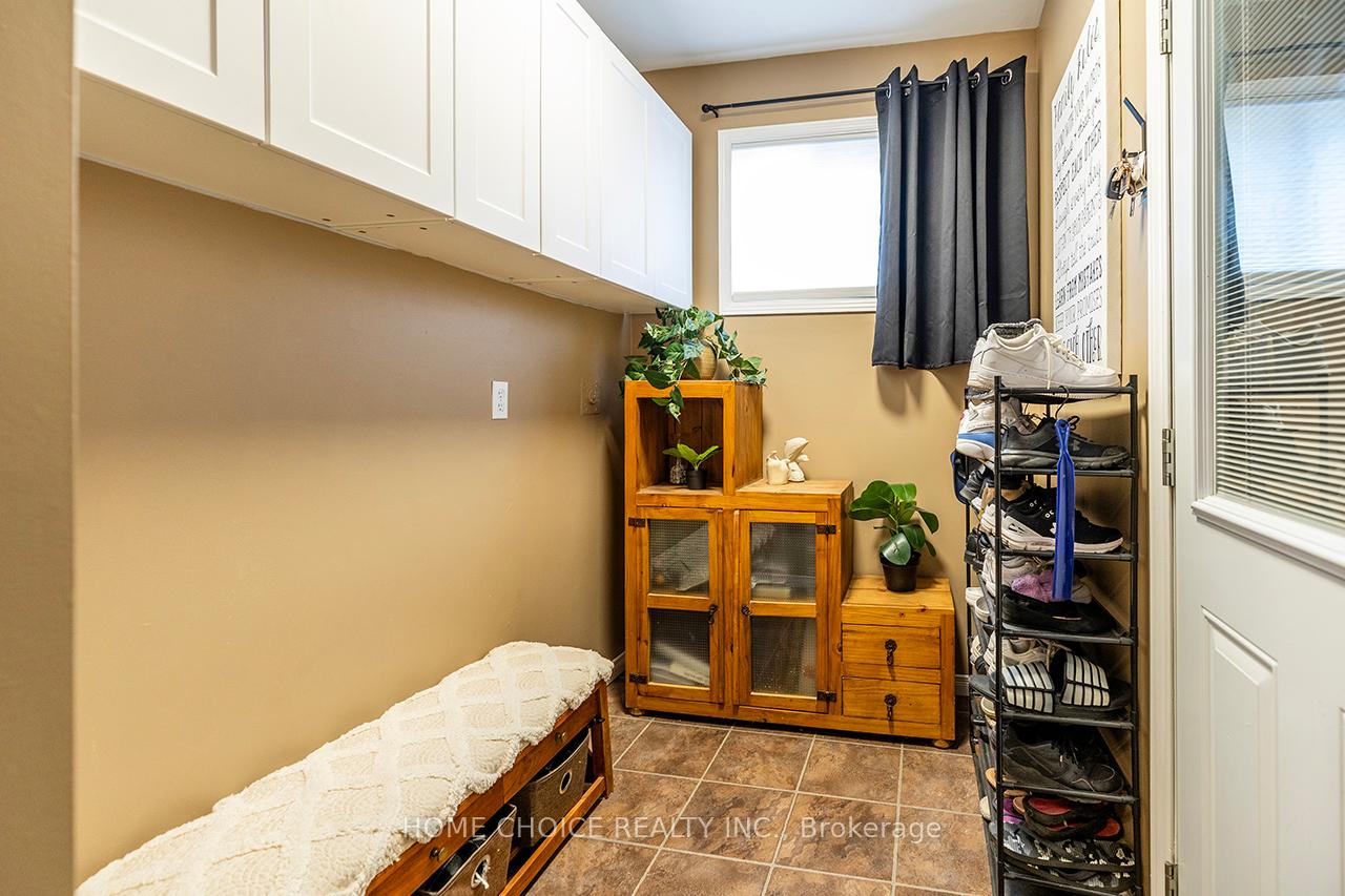 Photo 10 of 4 Aldcroft Crescent, Clarington, Bowmanville — HOMEH