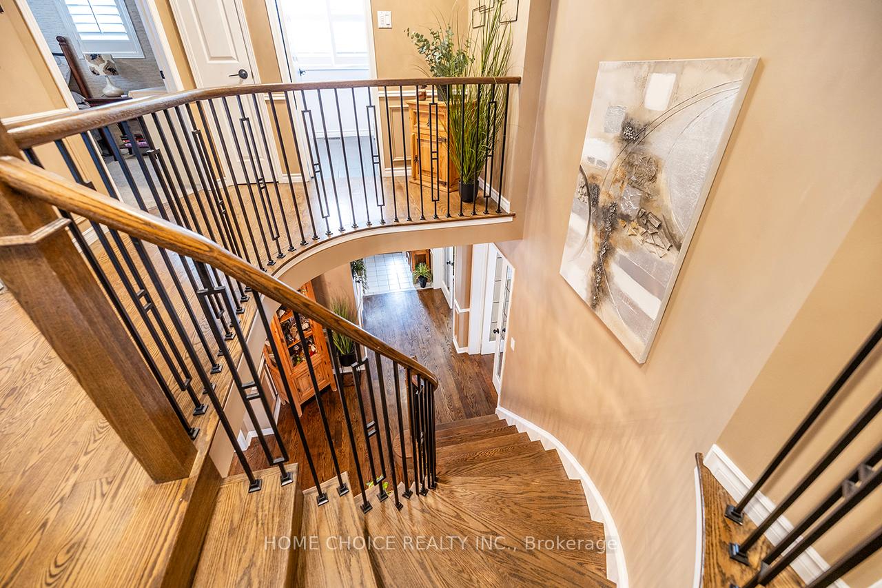 Photo 12 of 4 Aldcroft Crescent, Clarington, Bowmanville — HOMEH