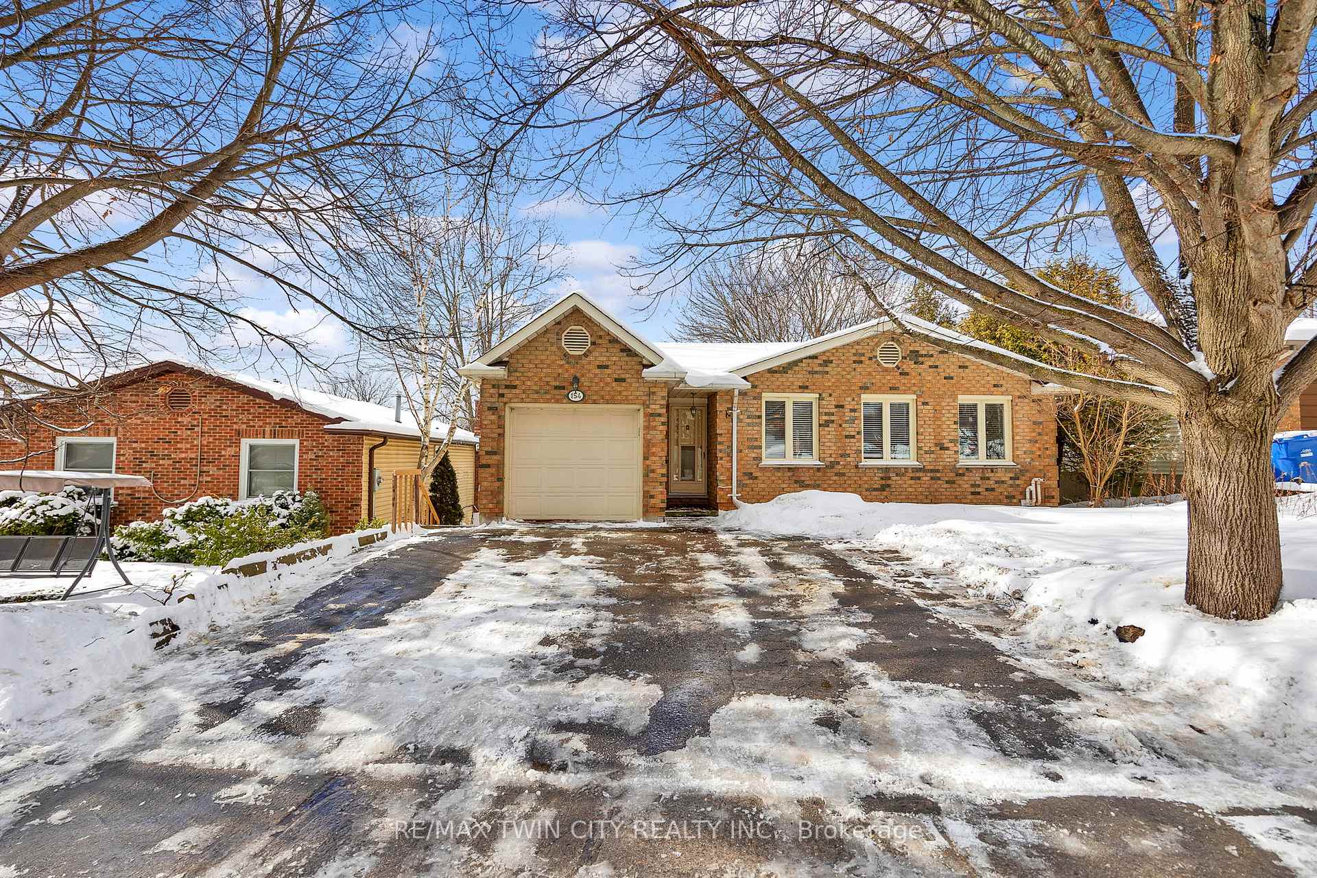 Photo 1 of 154 Dovercliffe Road, Guelph, Dovercliffe Park/Old University — HOMEH