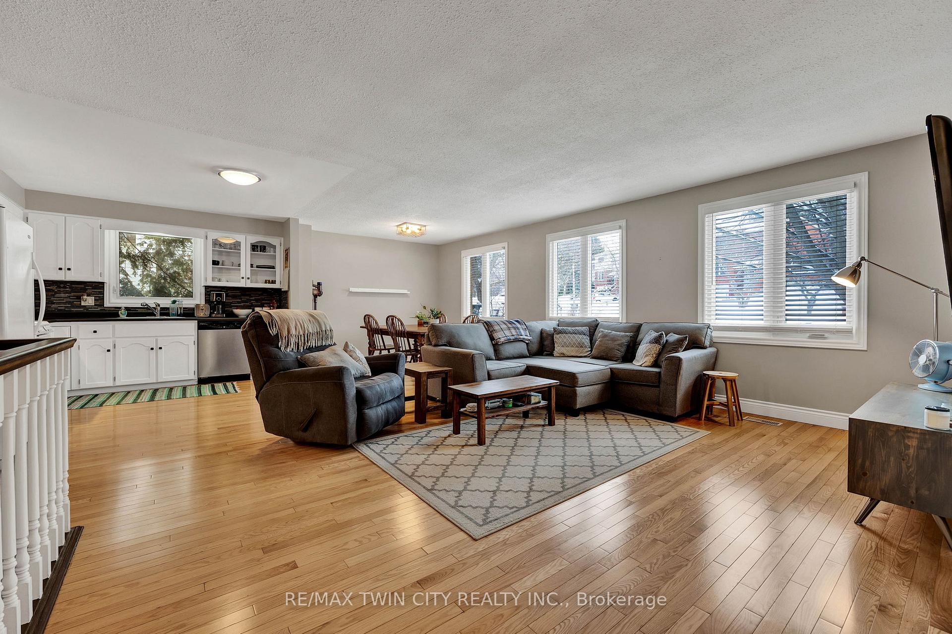 Photo 3 of 154 Dovercliffe Road, Guelph, Dovercliffe Park/Old University — HOMEH