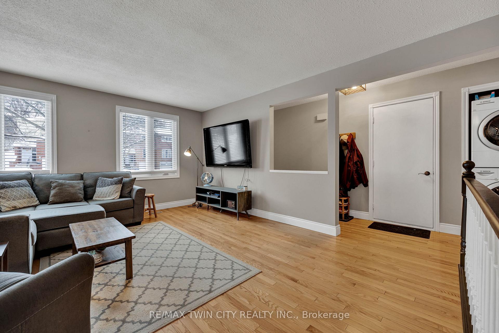 Photo 4 of 154 Dovercliffe Road, Guelph, Dovercliffe Park/Old University — HOMEH