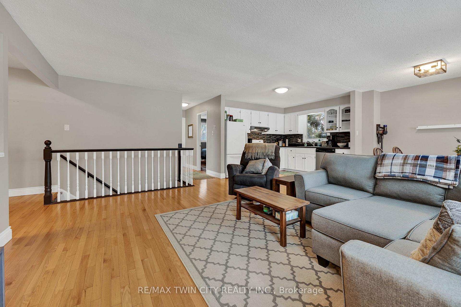 Photo 5 of 154 Dovercliffe Road, Guelph, Dovercliffe Park/Old University — HOMEH