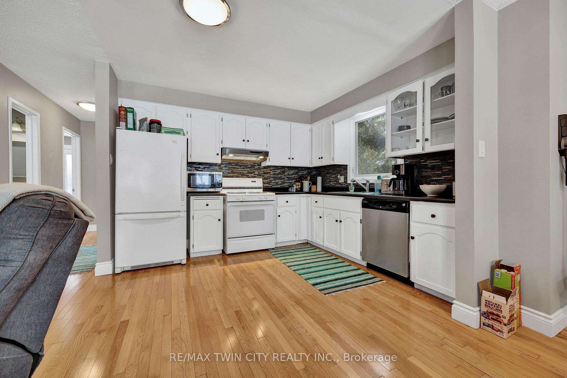 Photo 7 of 154 Dovercliffe Road, Guelph, Dovercliffe Park/Old University — HOMEH