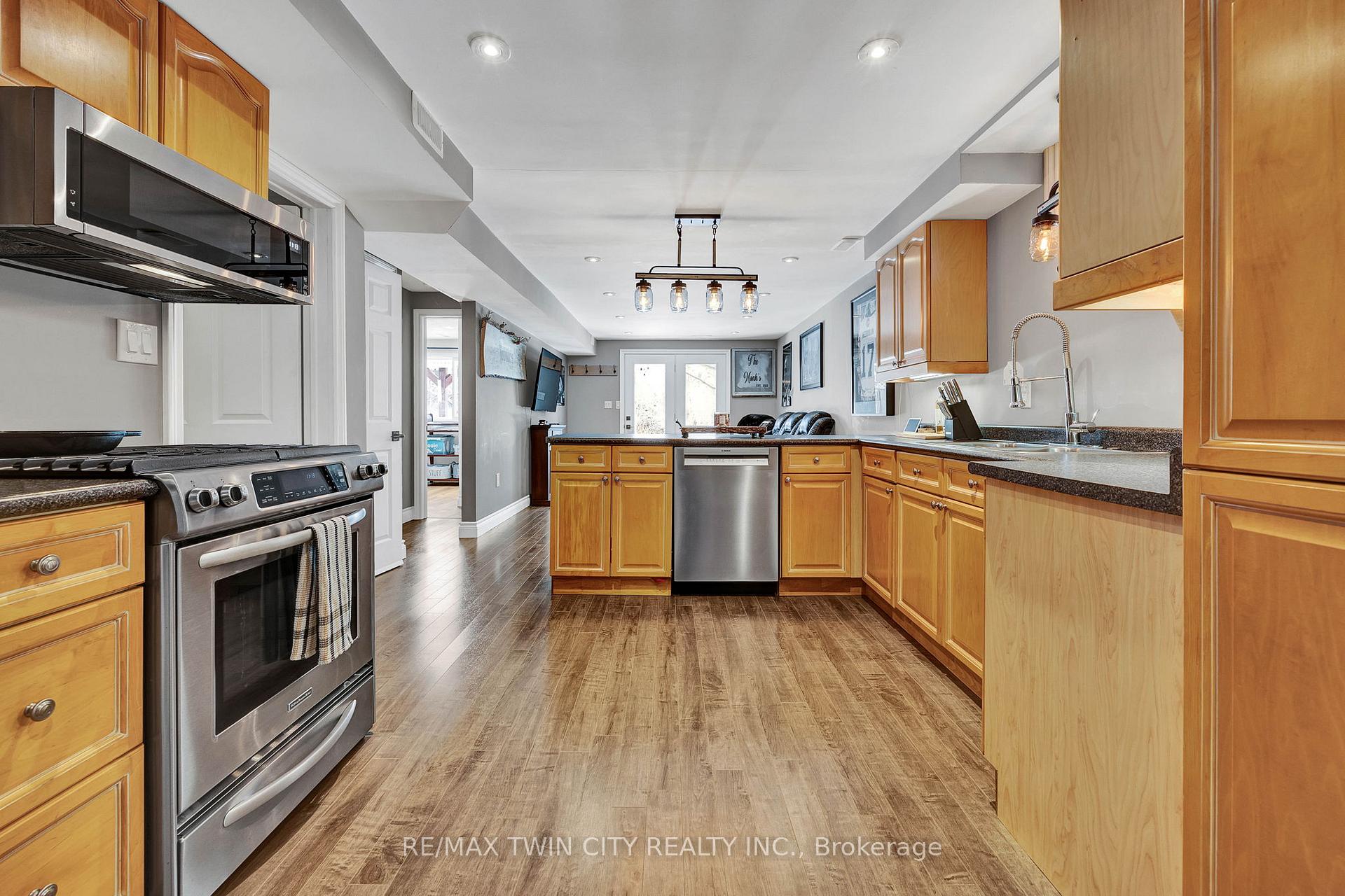 Photo 12 of 154 Dovercliffe Road, Guelph, Dovercliffe Park/Old University — HOMEH