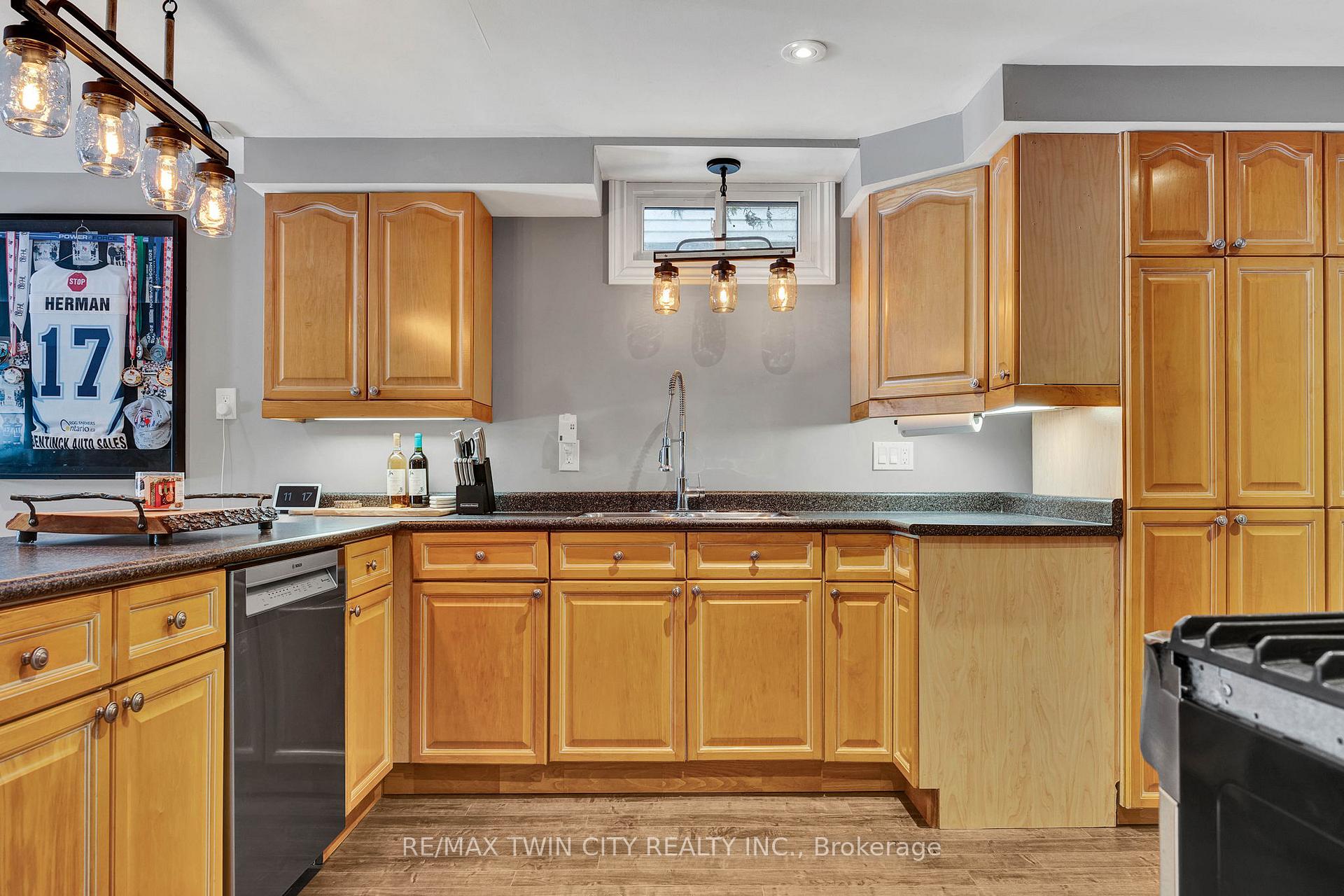 Photo 13 of 154 Dovercliffe Road, Guelph, Dovercliffe Park/Old University — HOMEH