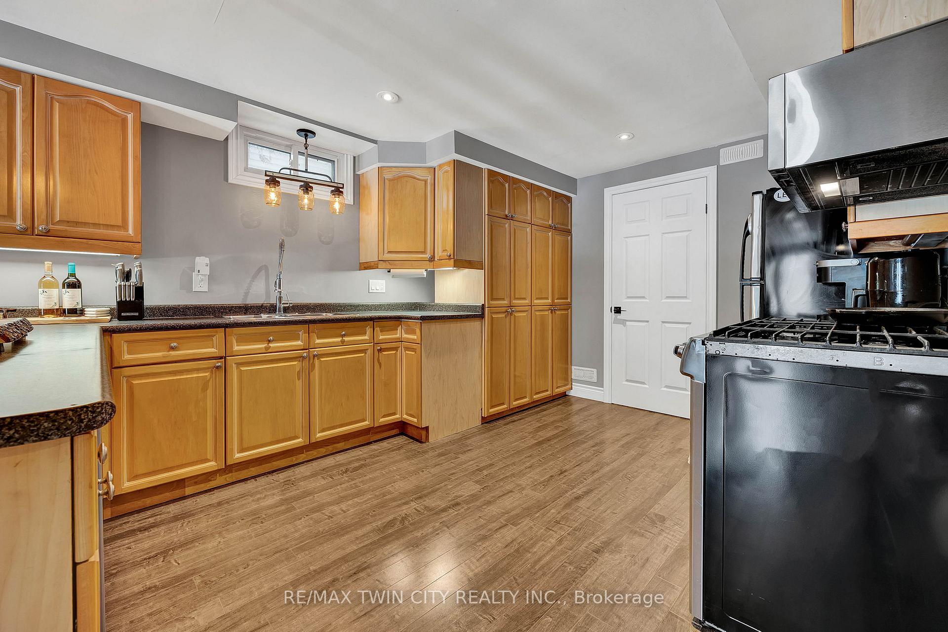Photo 14 of 154 Dovercliffe Road, Guelph, Dovercliffe Park/Old University — HOMEH