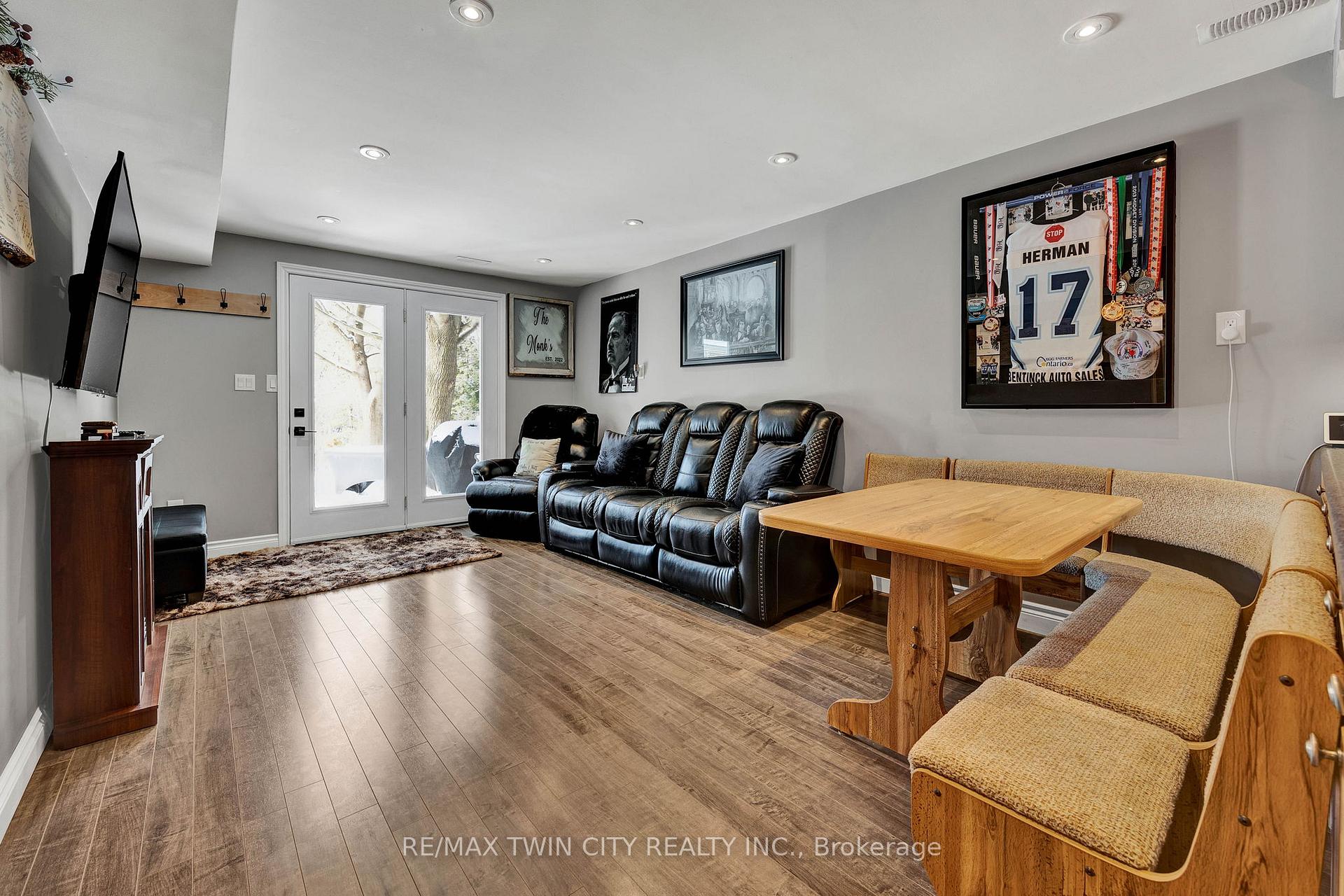 Photo 15 of 154 Dovercliffe Road, Guelph, Dovercliffe Park/Old University — HOMEH