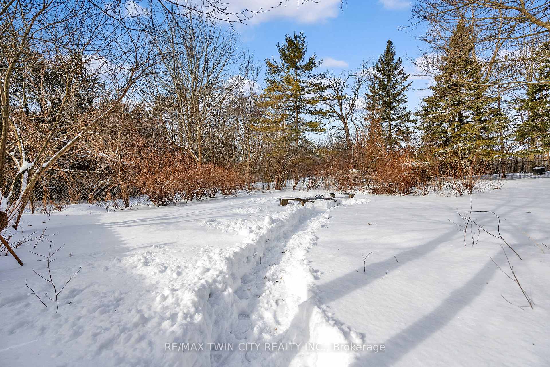 Photo 25 of 154 Dovercliffe Road, Guelph, Dovercliffe Park/Old University — HOMEH
