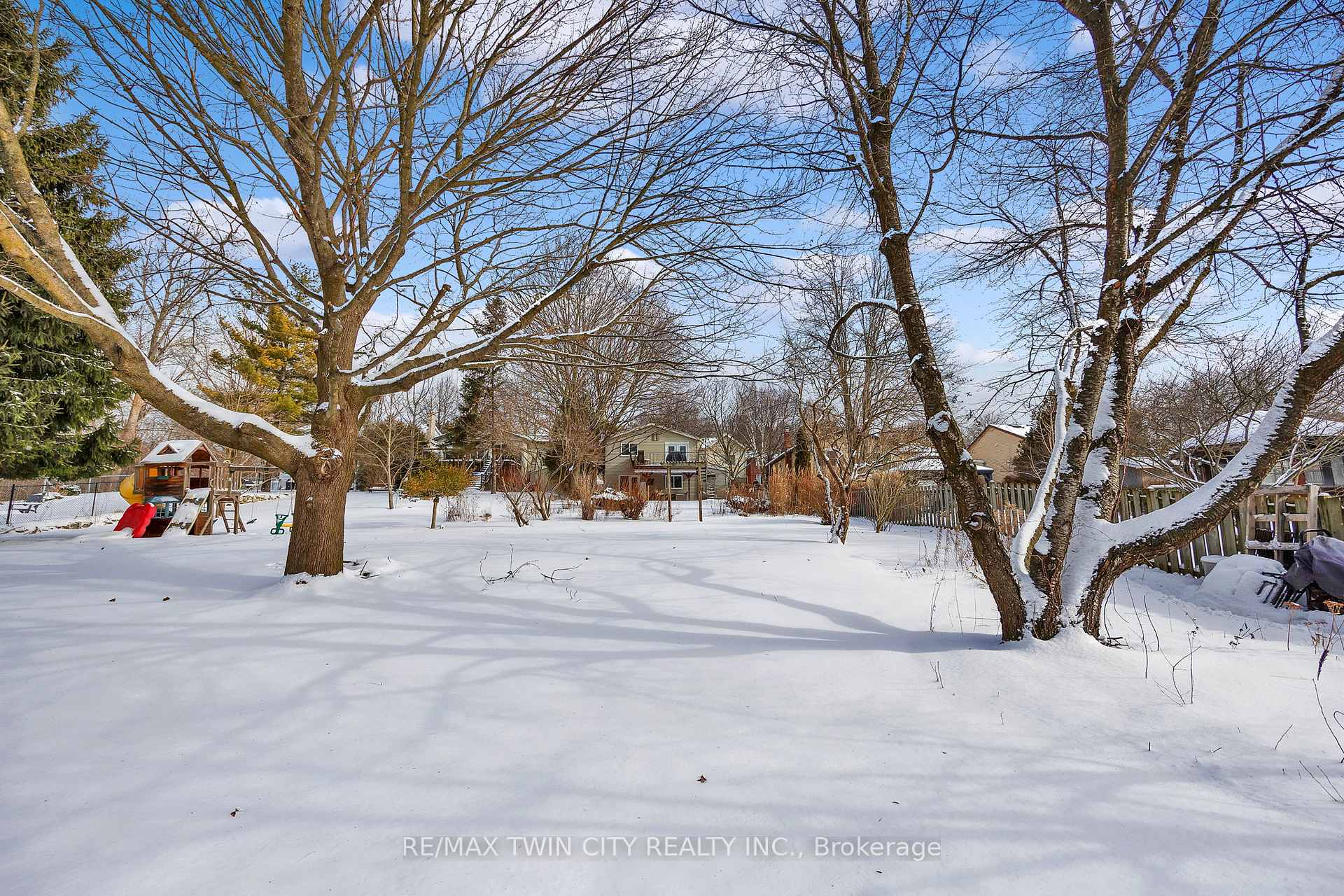 Photo 26 of 154 Dovercliffe Road, Guelph, Dovercliffe Park/Old University — HOMEH