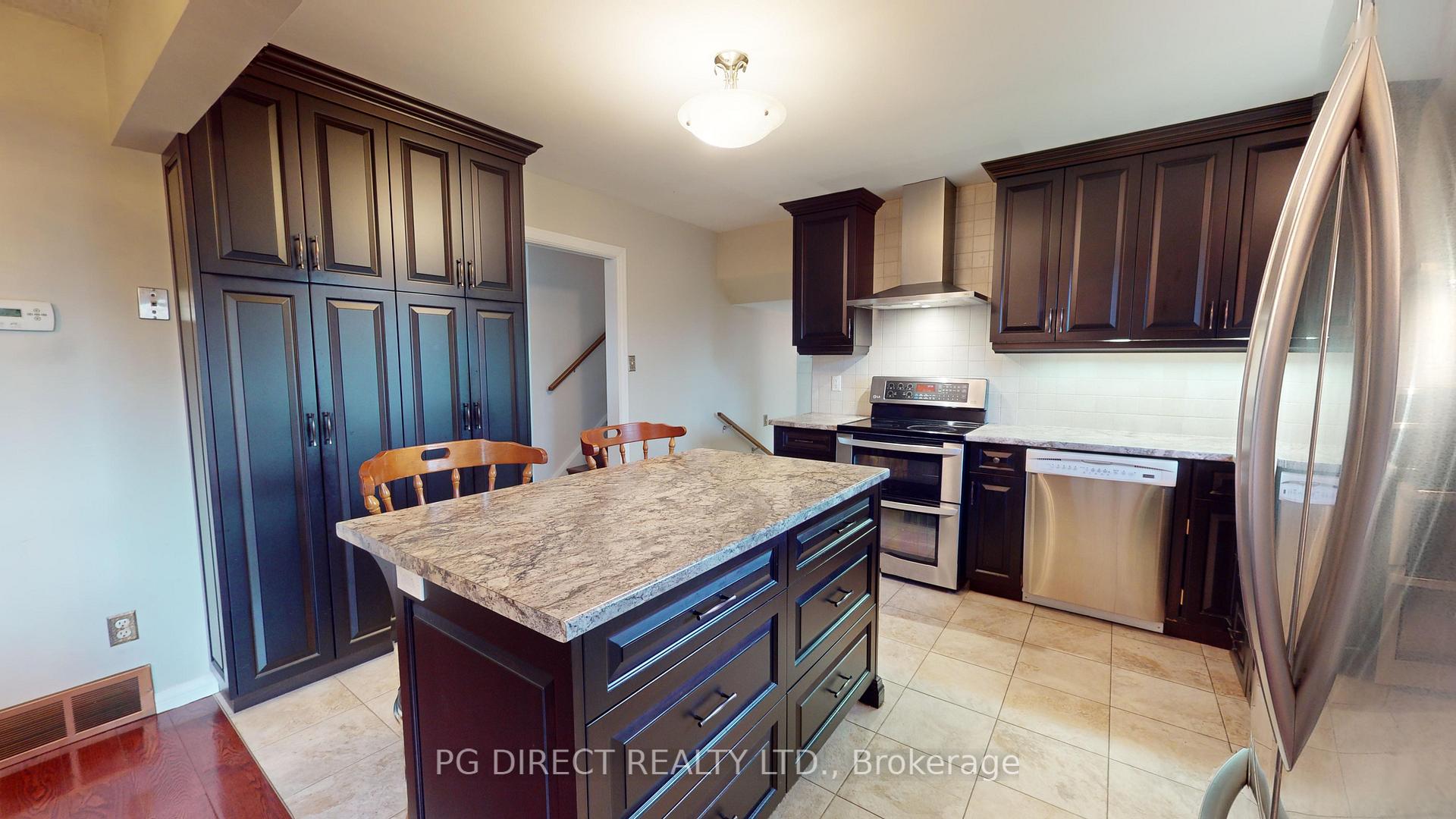 Photo 4 of 8 Champlain Place, Guelph, Kortright West — HOMEH