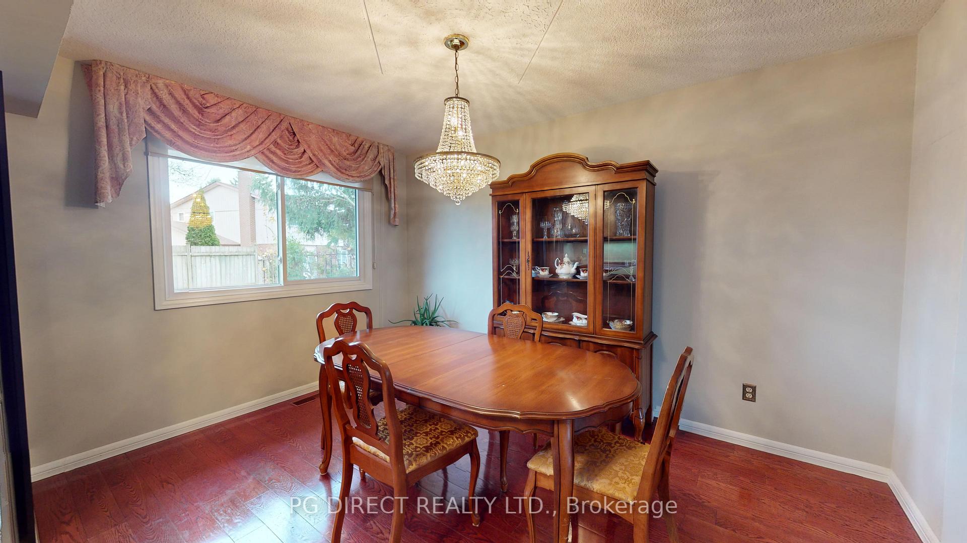 Photo 5 of 8 Champlain Place, Guelph, Kortright West — HOMEH