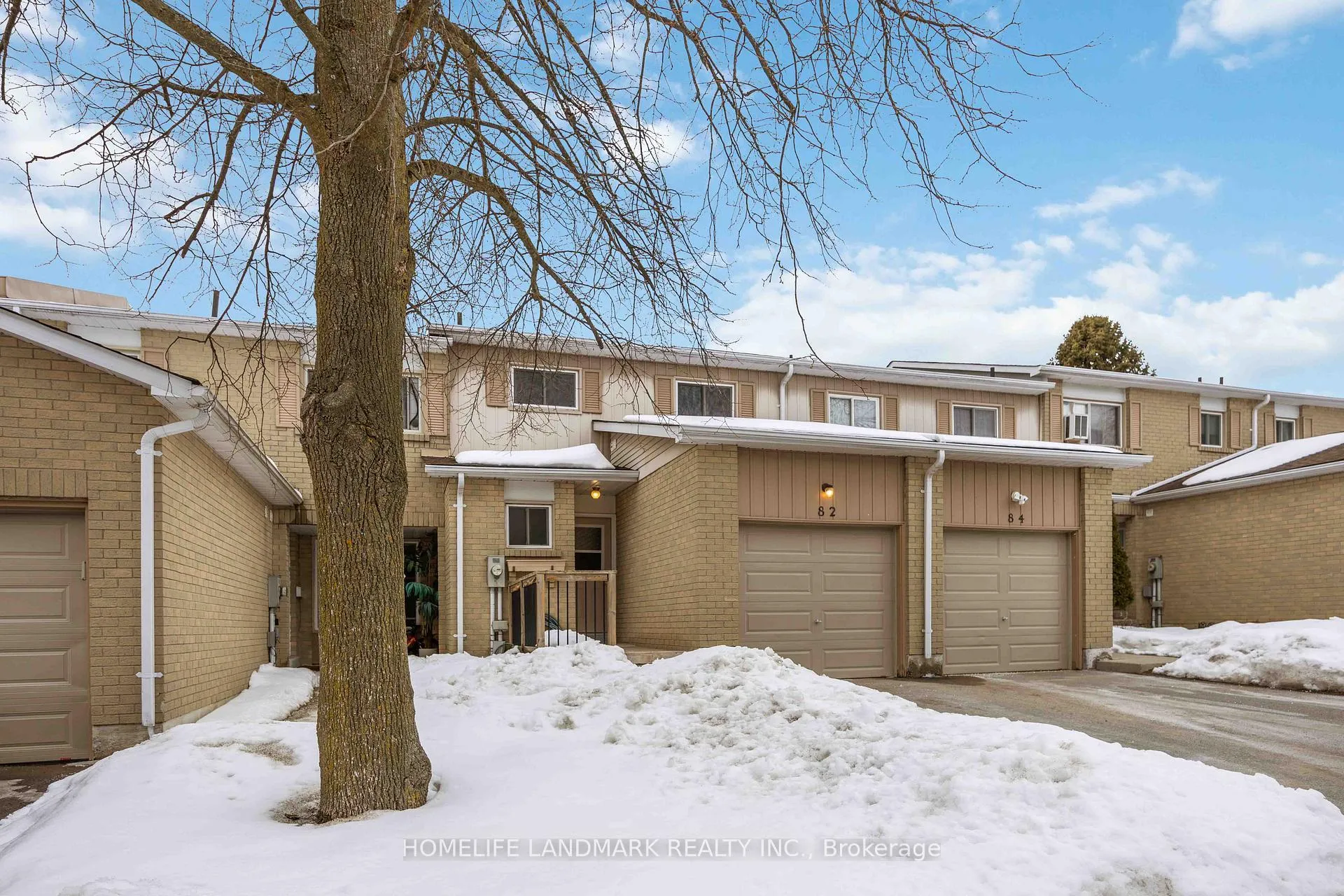 Photo 2 of Unit 82, 700 Harmony Rd N, Oshawa, Pinecrest — HOMEH