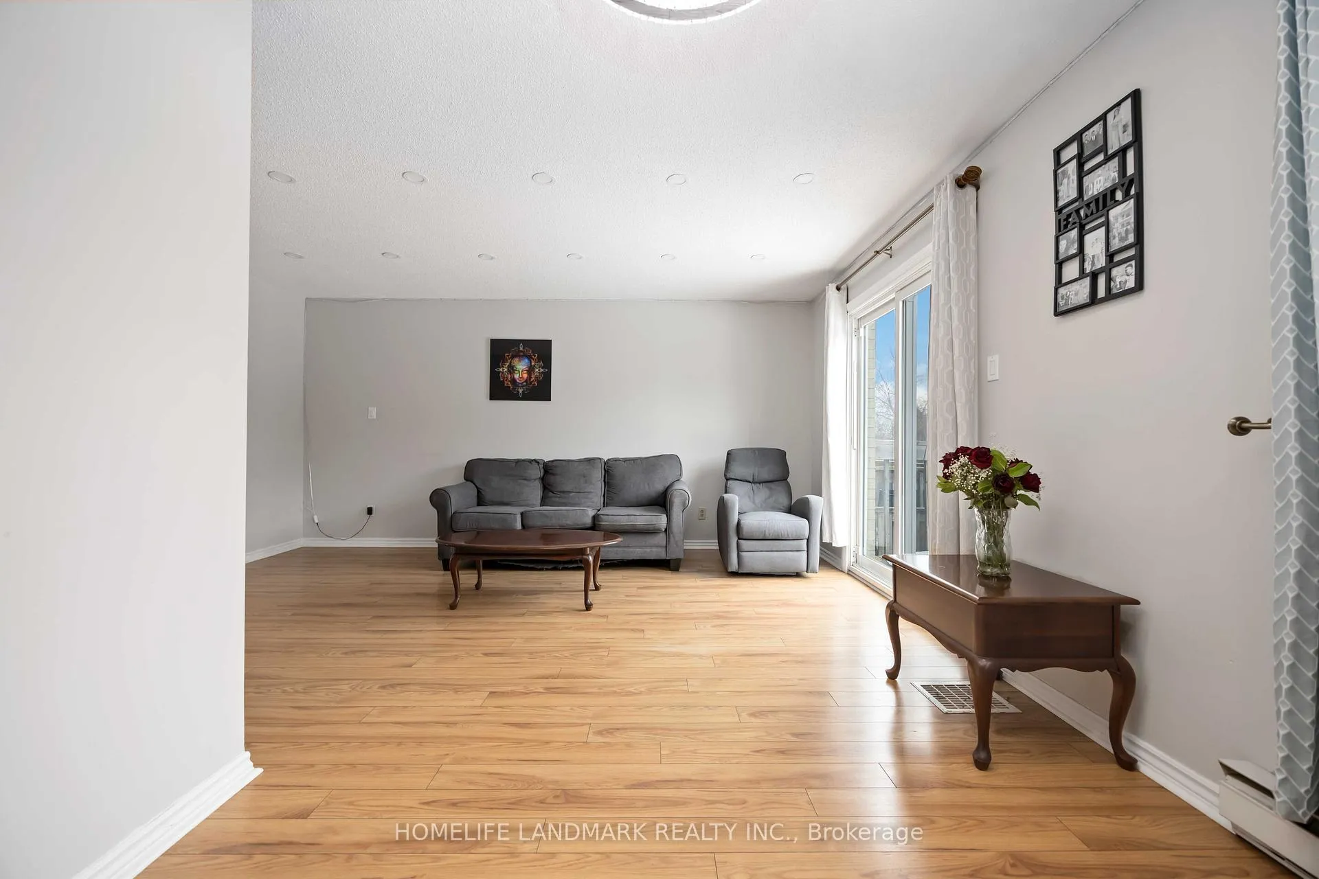 Photo 6 of Unit 82, 700 Harmony Rd N, Oshawa, Pinecrest — HOMEH