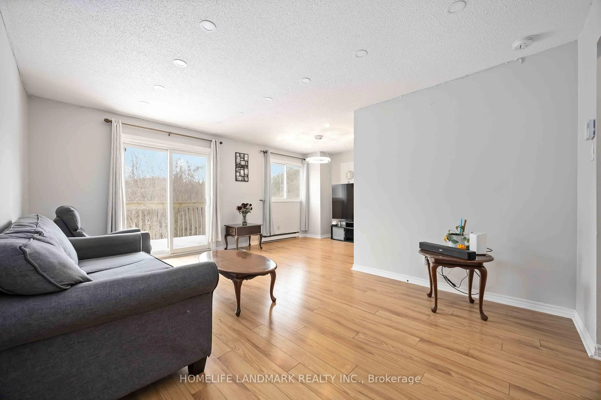 Photo 7 of Unit 82, 700 Harmony Rd N, Oshawa, Pinecrest — HOMEH