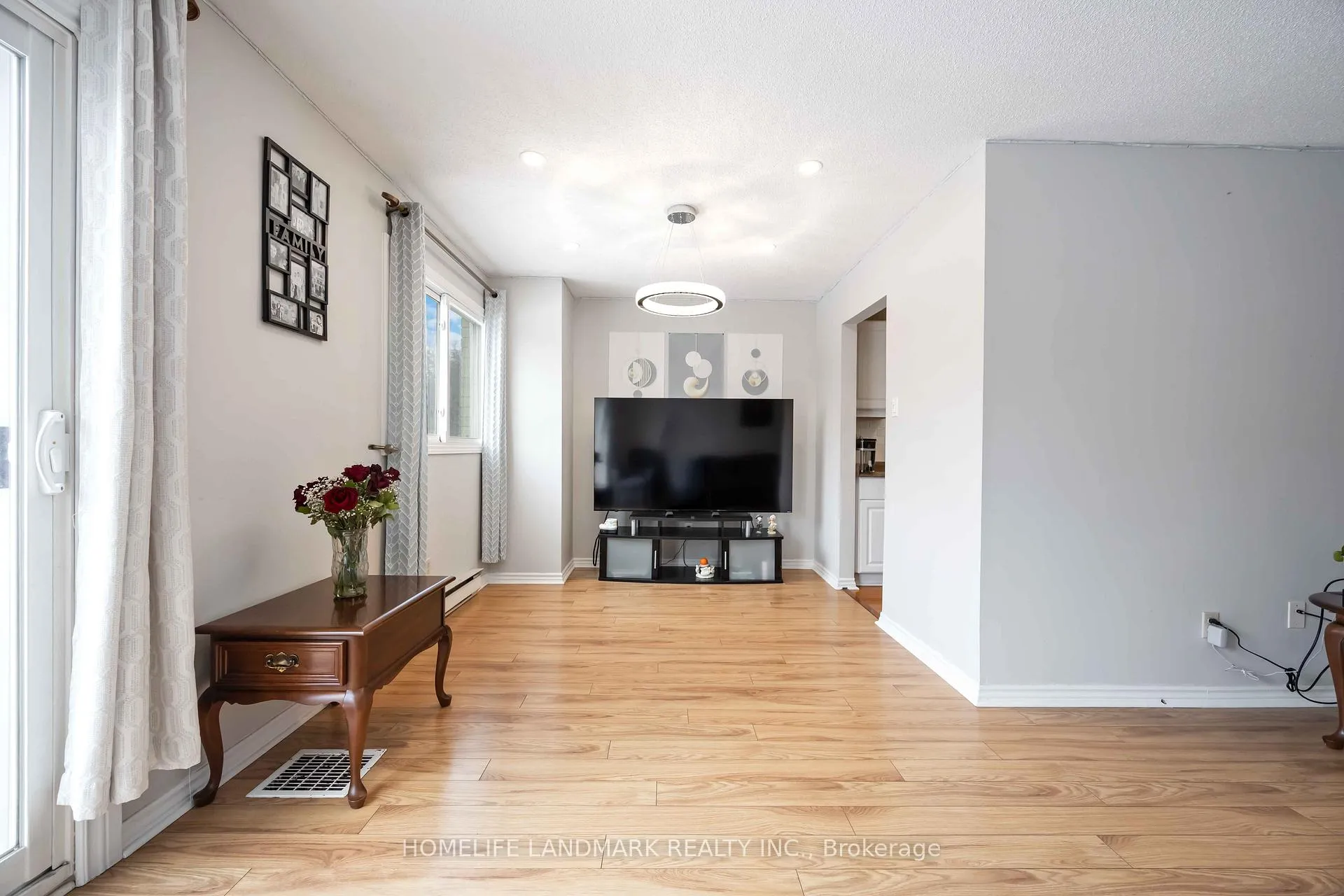 Photo 10 of Unit 82, 700 Harmony Rd N, Oshawa, Pinecrest — HOMEH