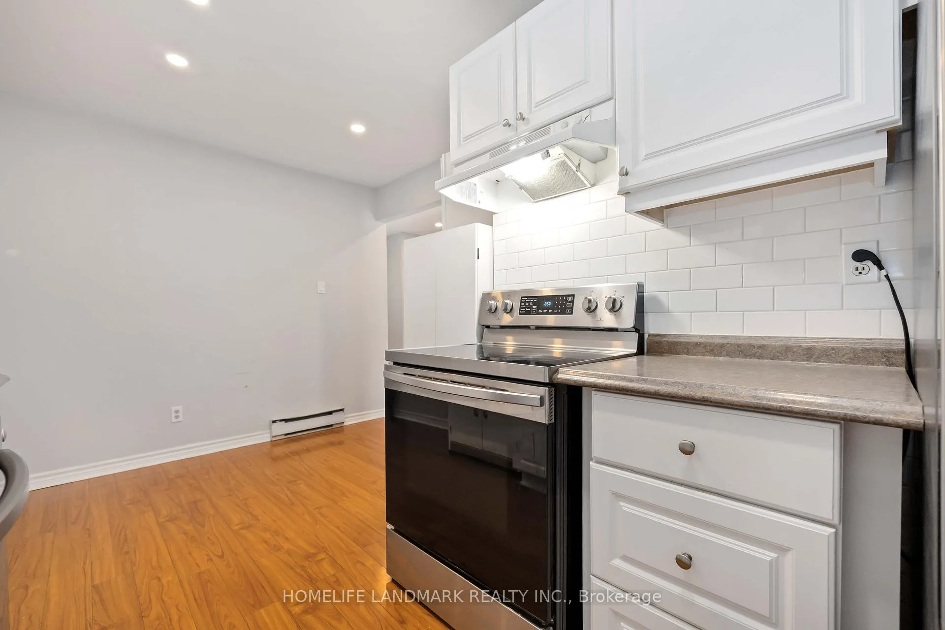 Photo 14 of Unit 82, 700 Harmony Rd N, Oshawa, Pinecrest — HOMEH