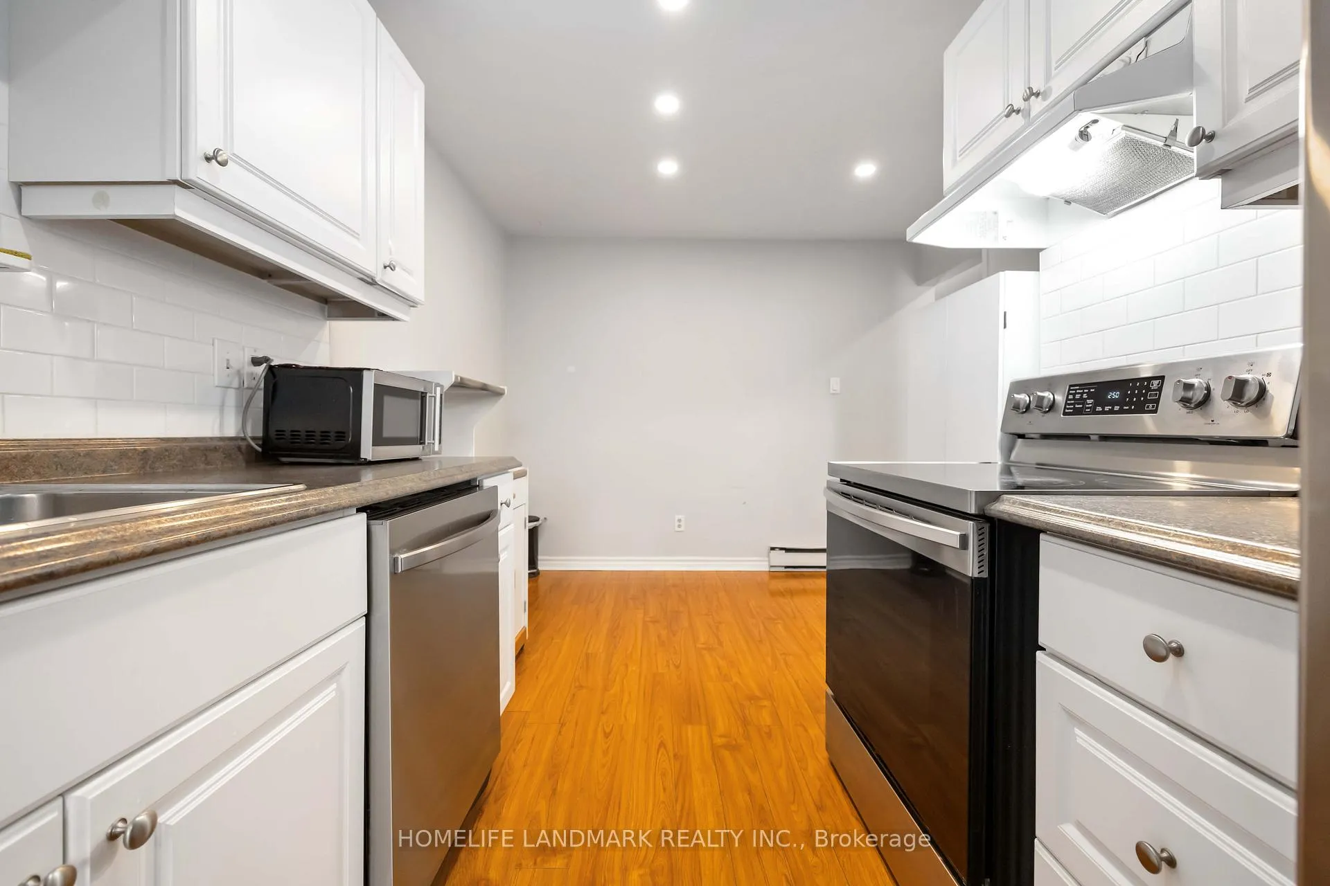 Photo 16 of Unit 82, 700 Harmony Rd N, Oshawa, Pinecrest — HOMEH