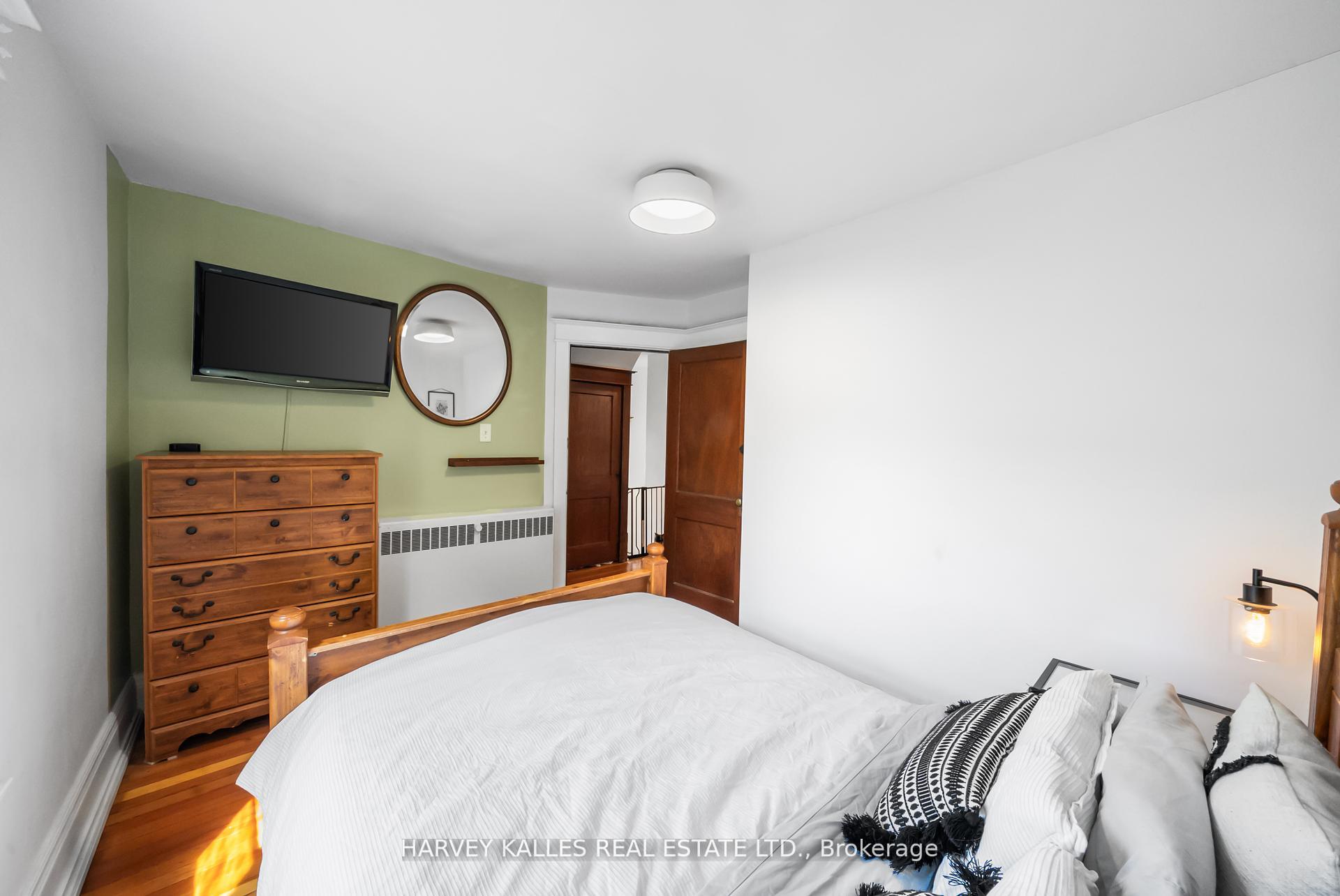 Photo 23 of 105 South Oval, Hamilton, Westdale — HOMEH