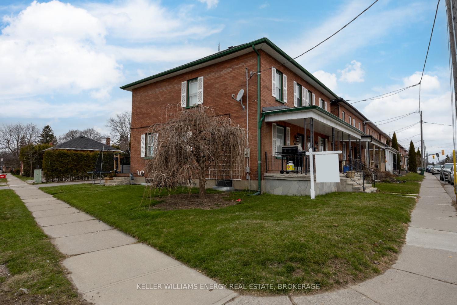 Photo 2 of 32 Liberty Street S, Clarington, Bowmanville — HOMEH