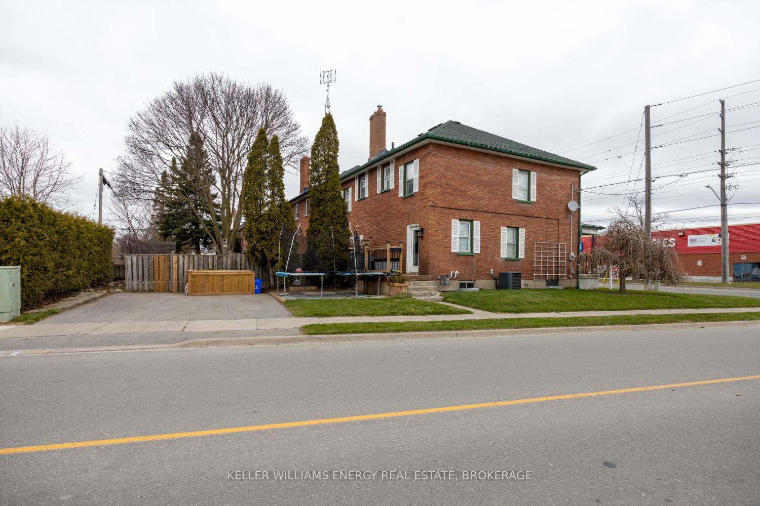 Photo 4 of 32 Liberty Street S, Clarington, Bowmanville — HOMEH