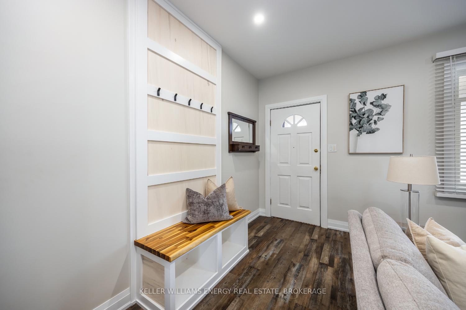 Photo 8 of 32 Liberty Street S, Clarington, Bowmanville — HOMEH