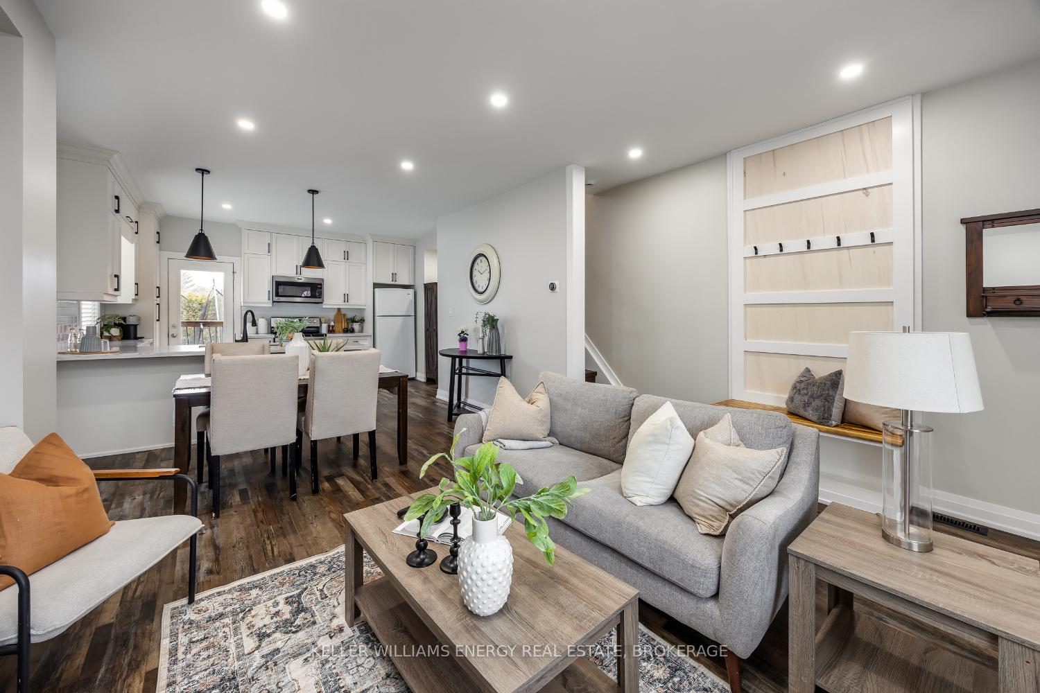 Photo 10 of 32 Liberty Street S, Clarington, Bowmanville — HOMEH