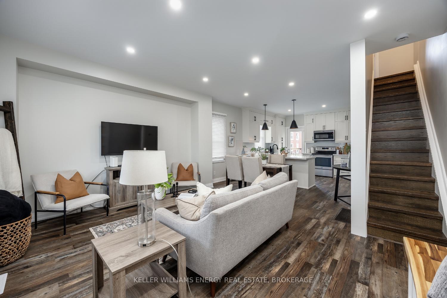 Photo 11 of 32 Liberty Street S, Clarington, Bowmanville — HOMEH