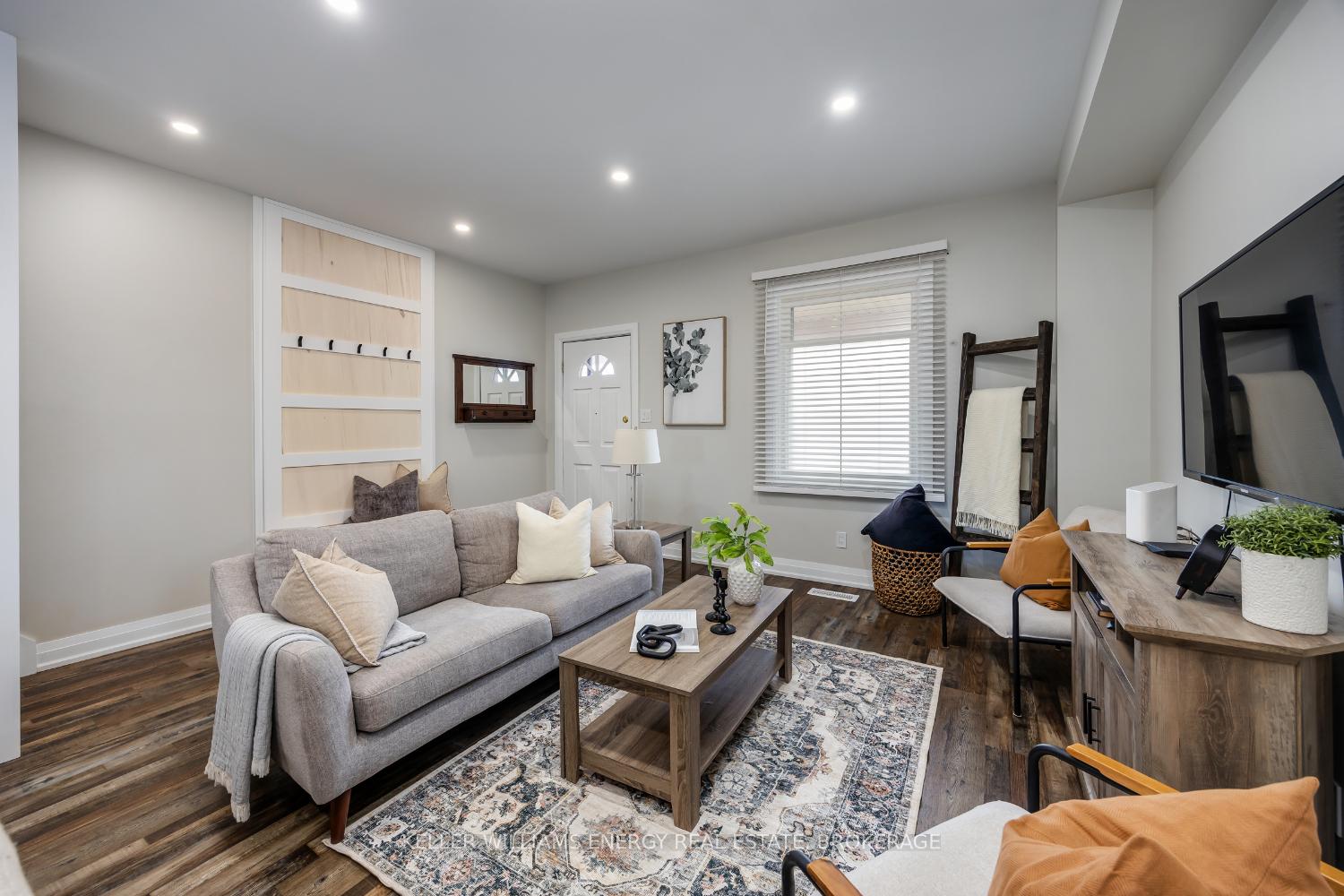 Photo 12 of 32 Liberty Street S, Clarington, Bowmanville — HOMEH