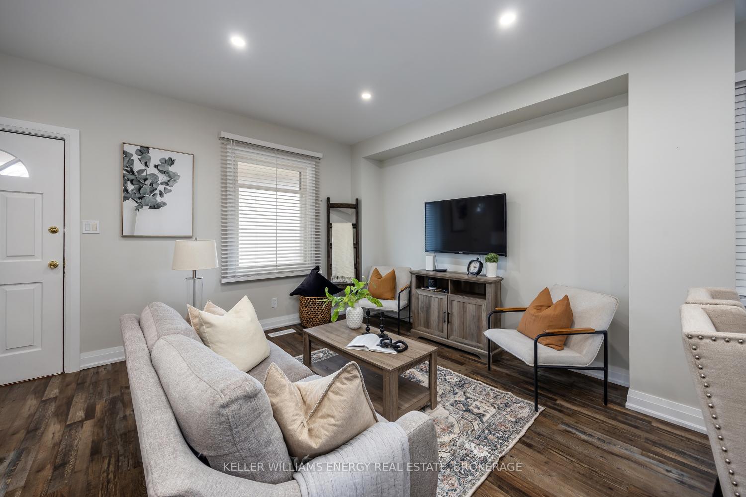 Photo 13 of 32 Liberty Street S, Clarington, Bowmanville — HOMEH