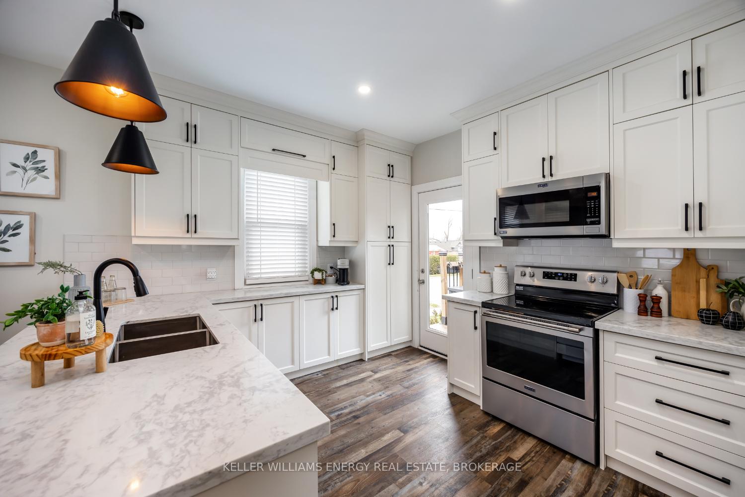 Photo 15 of 32 Liberty Street S, Clarington, Bowmanville — HOMEH