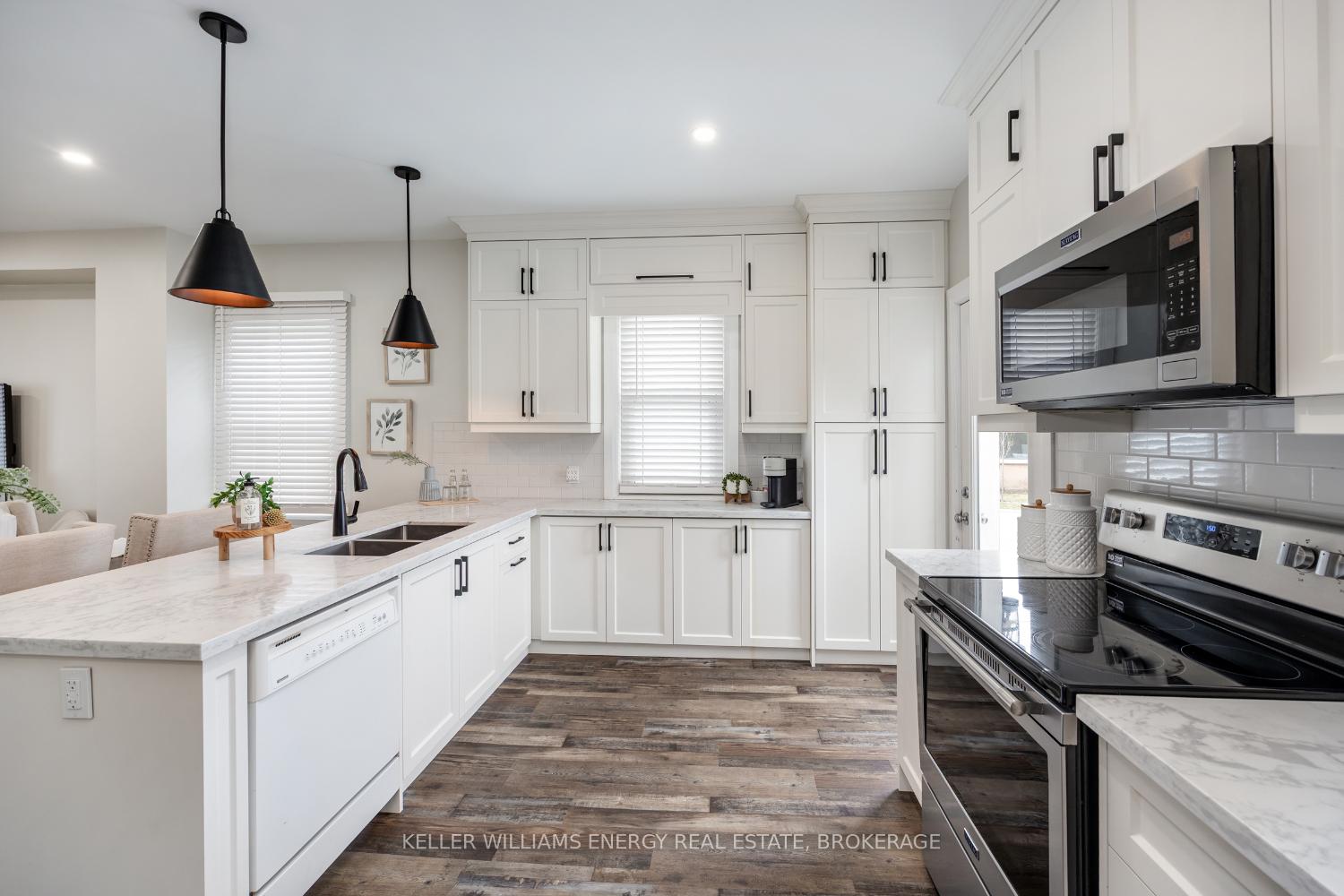 Photo 16 of 32 Liberty Street S, Clarington, Bowmanville — HOMEH