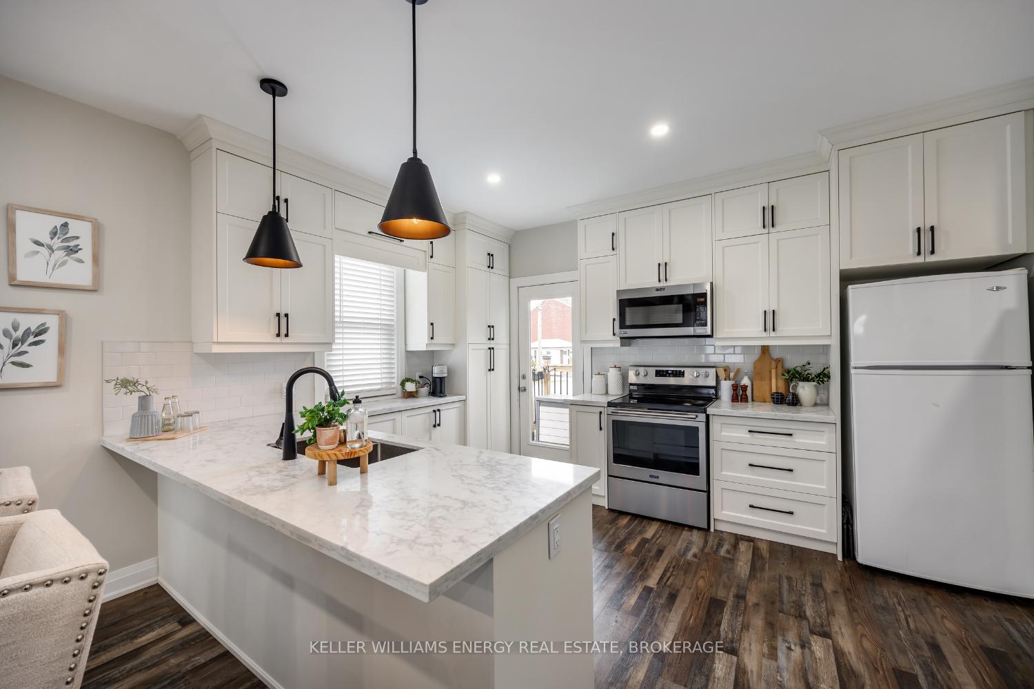Photo 17 of 32 Liberty Street S, Clarington, Bowmanville — HOMEH