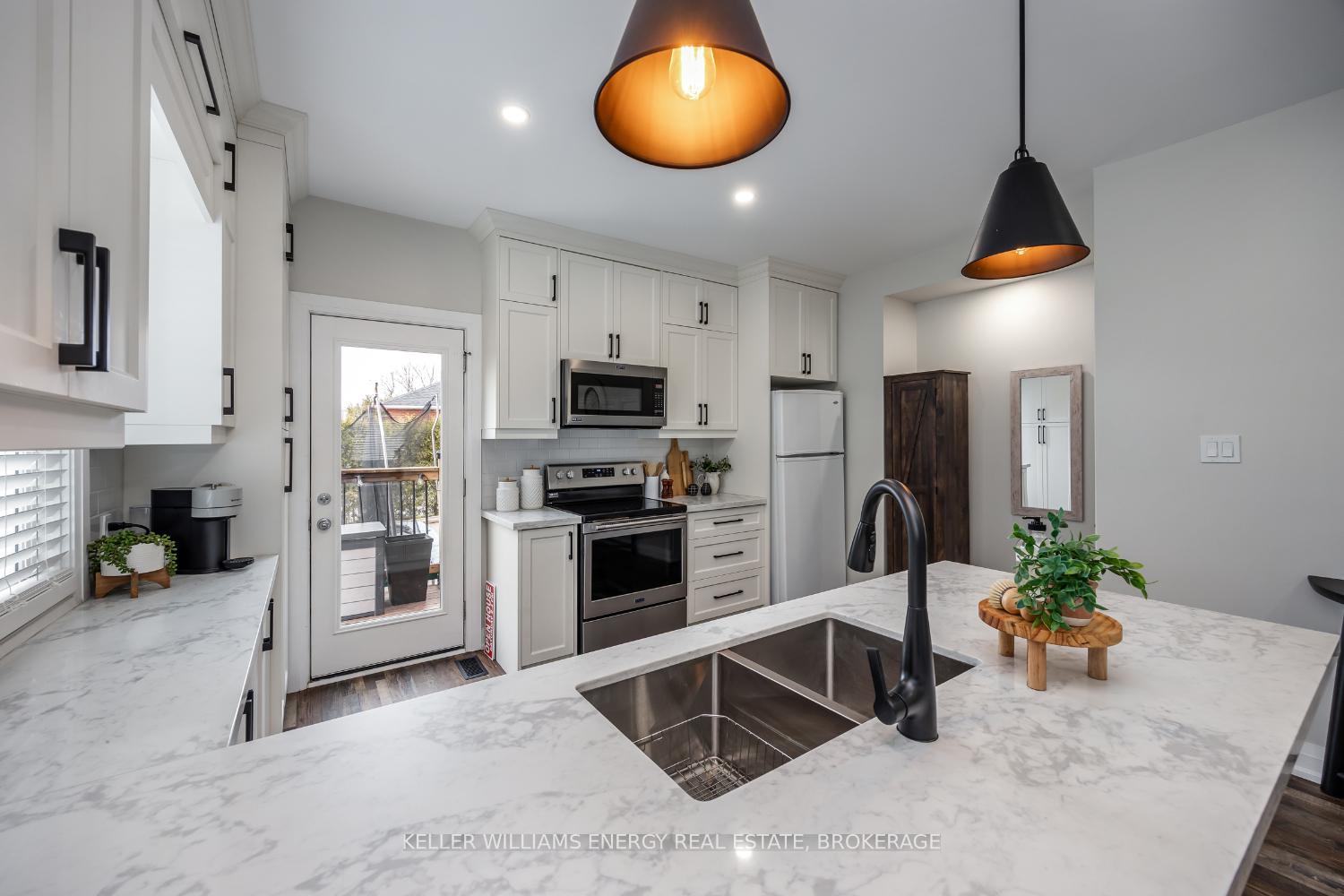 Photo 18 of 32 Liberty Street S, Clarington, Bowmanville — HOMEH