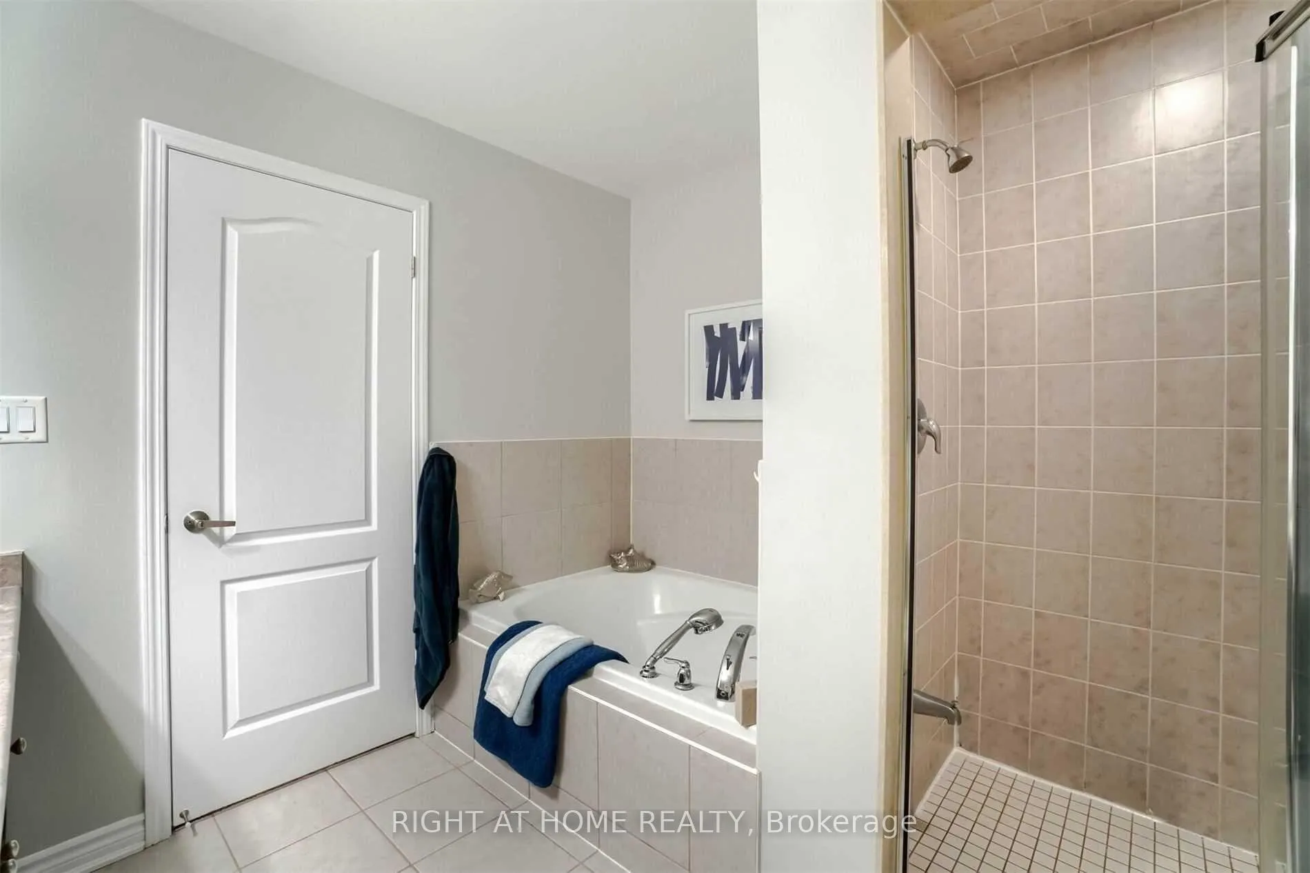 Photo 14 of 1230 Biason Circle, Milton, Willmott — HOMEH