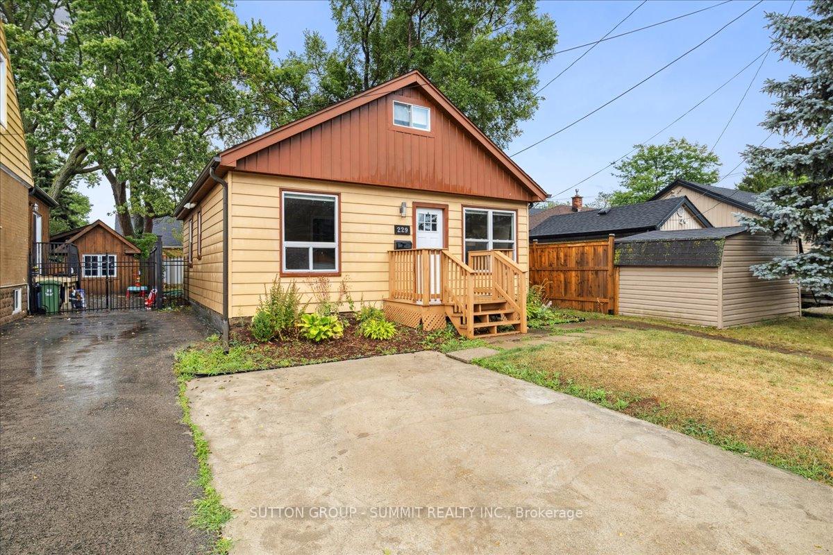 Photo 3 of 229 East 12th Street, Hamilton, Inch Park — HOMEH