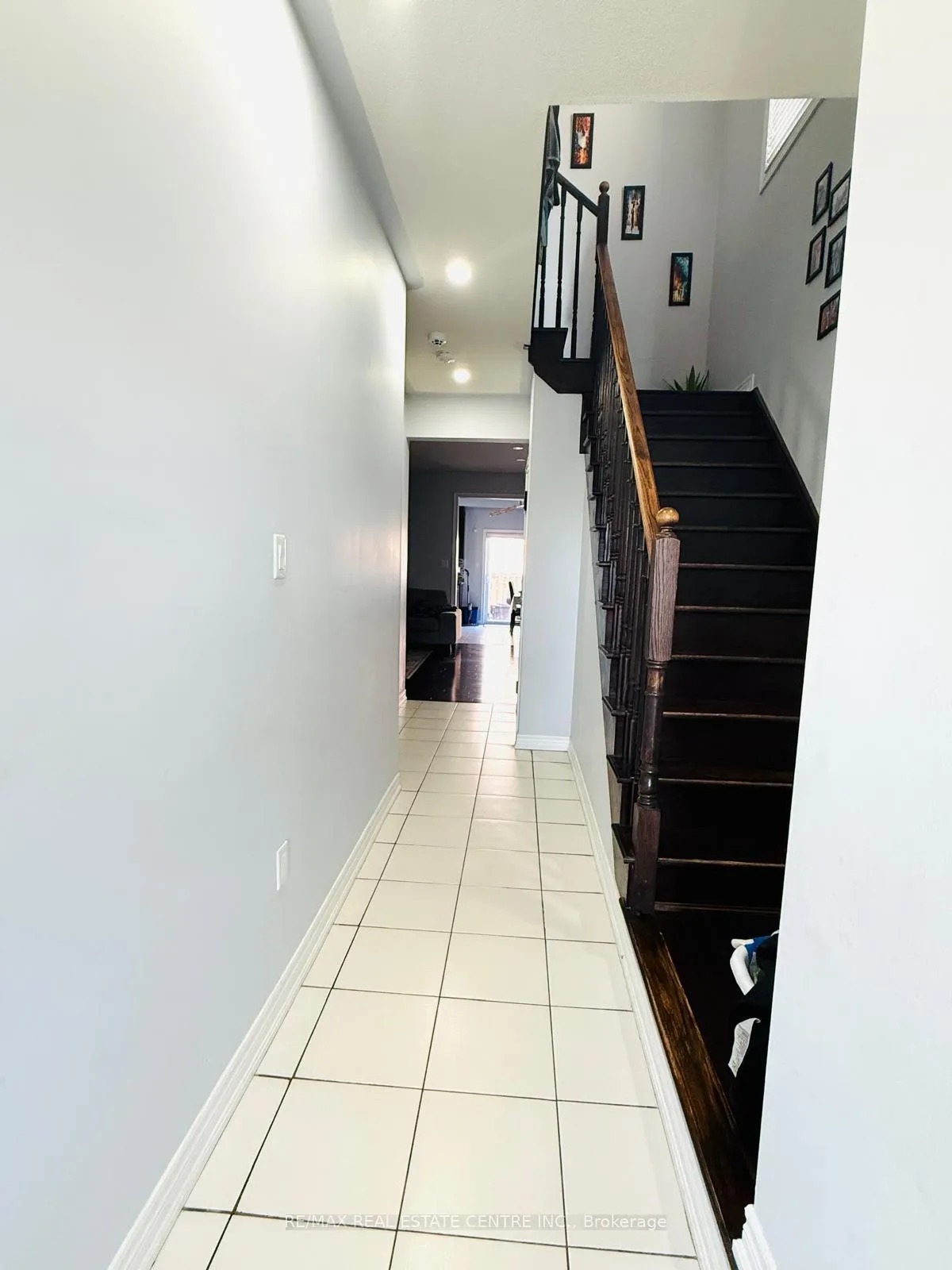 Photo 4 of 47 Crumlin Crescent, Brampton, Credit Valley — HOMEH