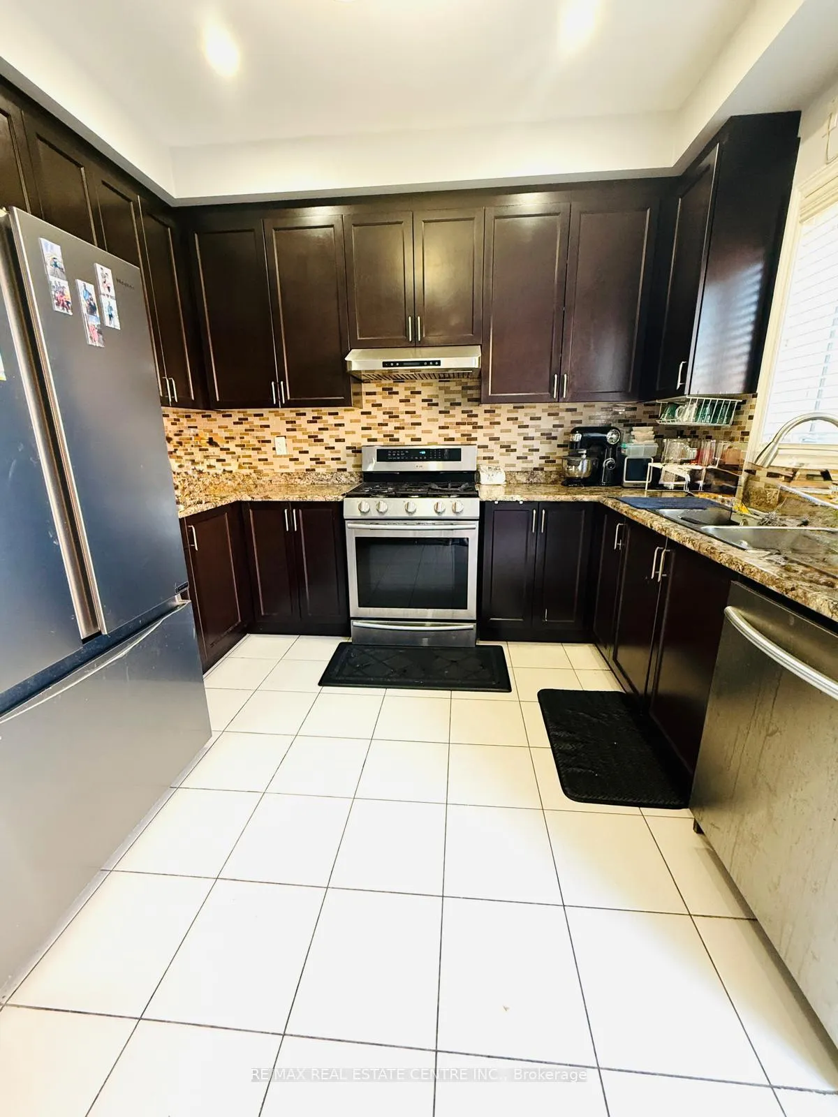 Photo 5 of 47 Crumlin Crescent, Brampton, Credit Valley — HOMEH