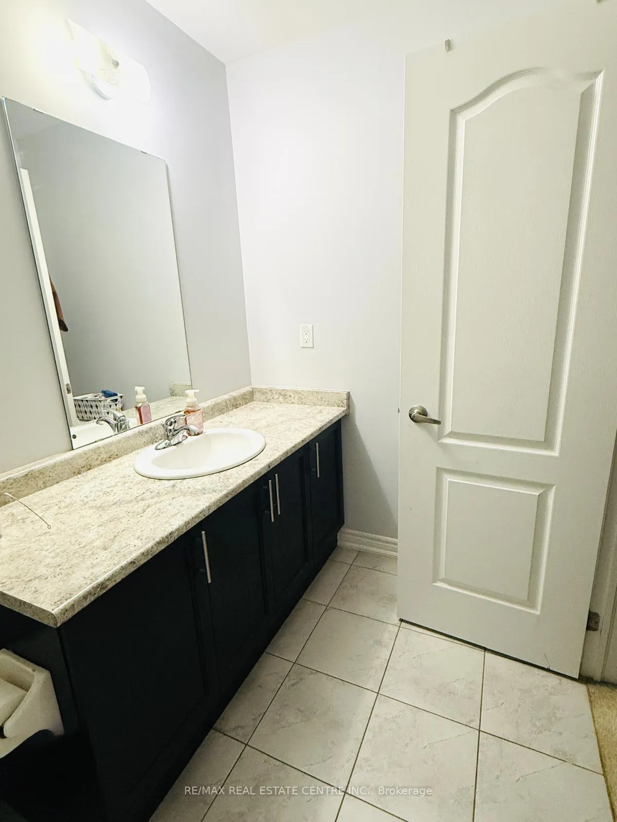 Photo 13 of 47 Crumlin Crescent, Brampton, Credit Valley — HOMEH