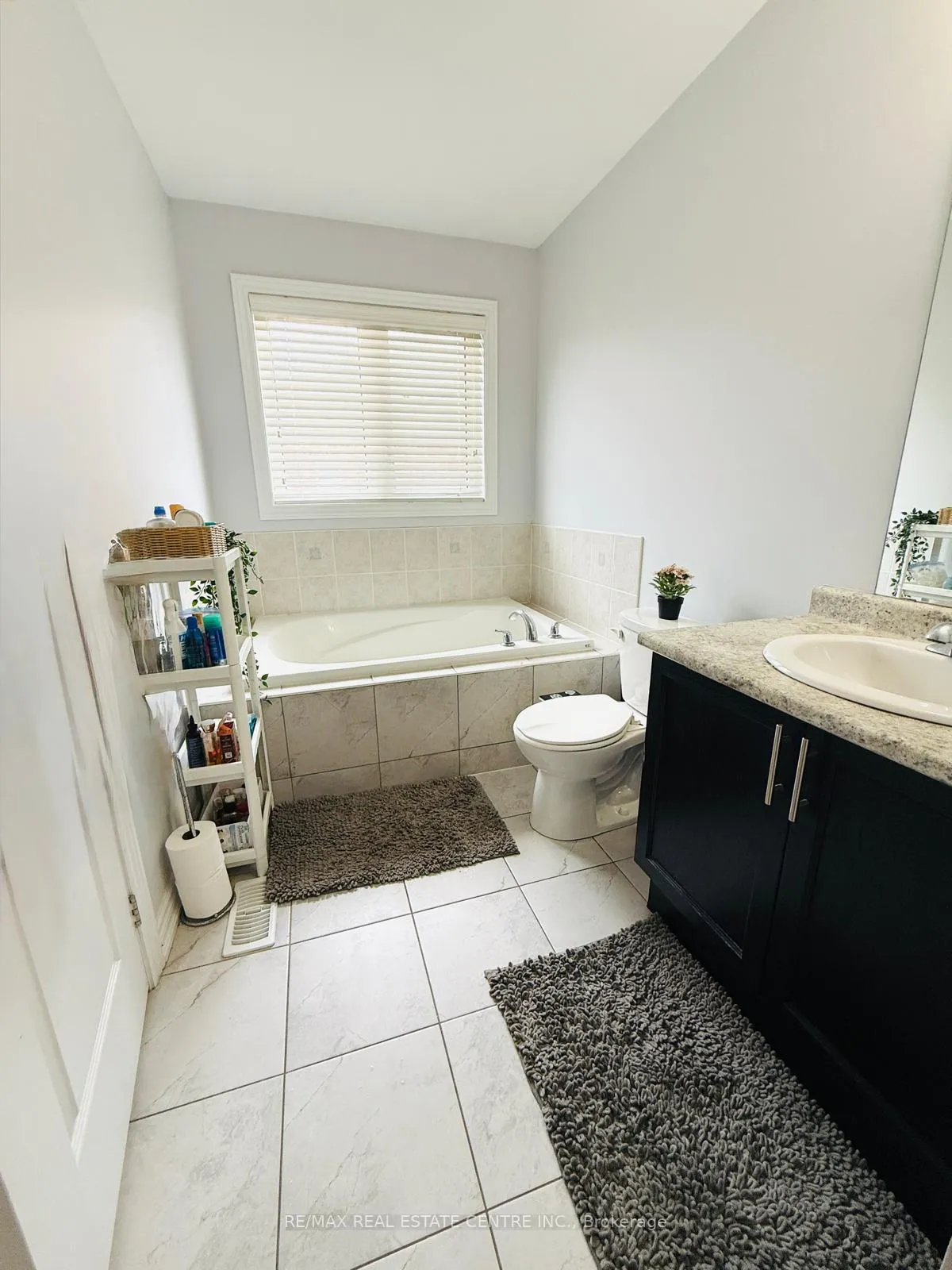 Photo 17 of 47 Crumlin Crescent, Brampton, Credit Valley — HOMEH