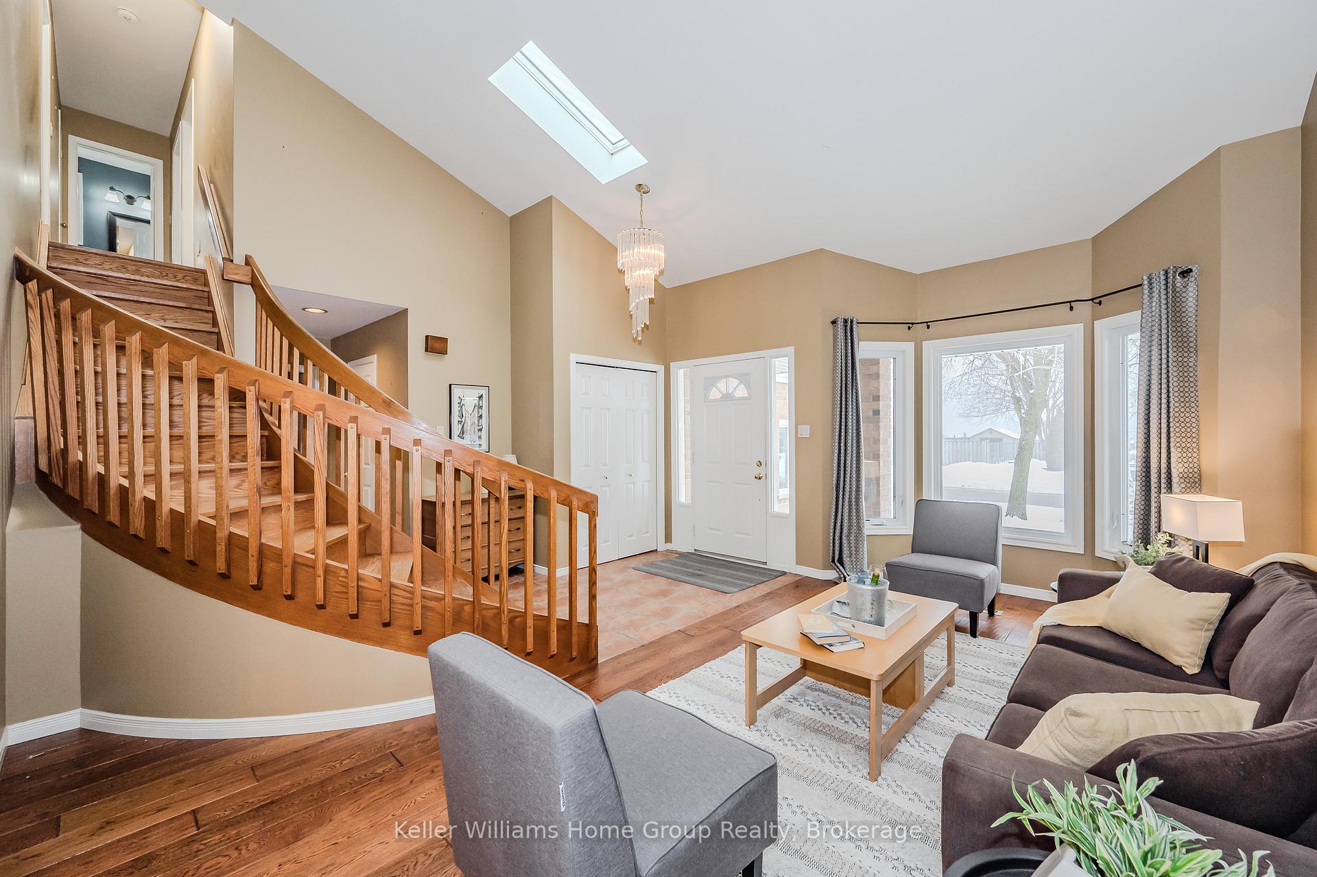 Photo 3 of 31 Pinetree Drive, Guelph, Willow West/Sugarbush/West Acres — HOMEH