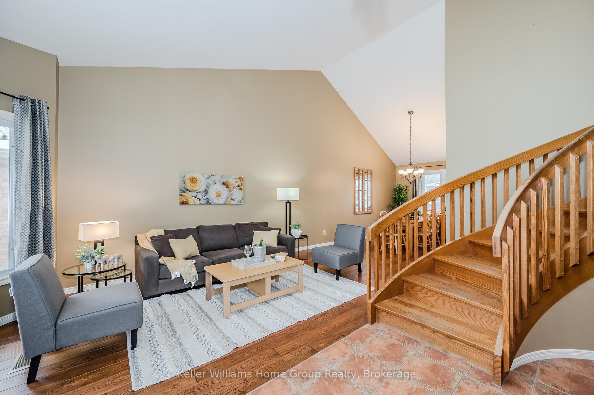 Photo 4 of 31 Pinetree Drive, Guelph, Willow West/Sugarbush/West Acres — HOMEH