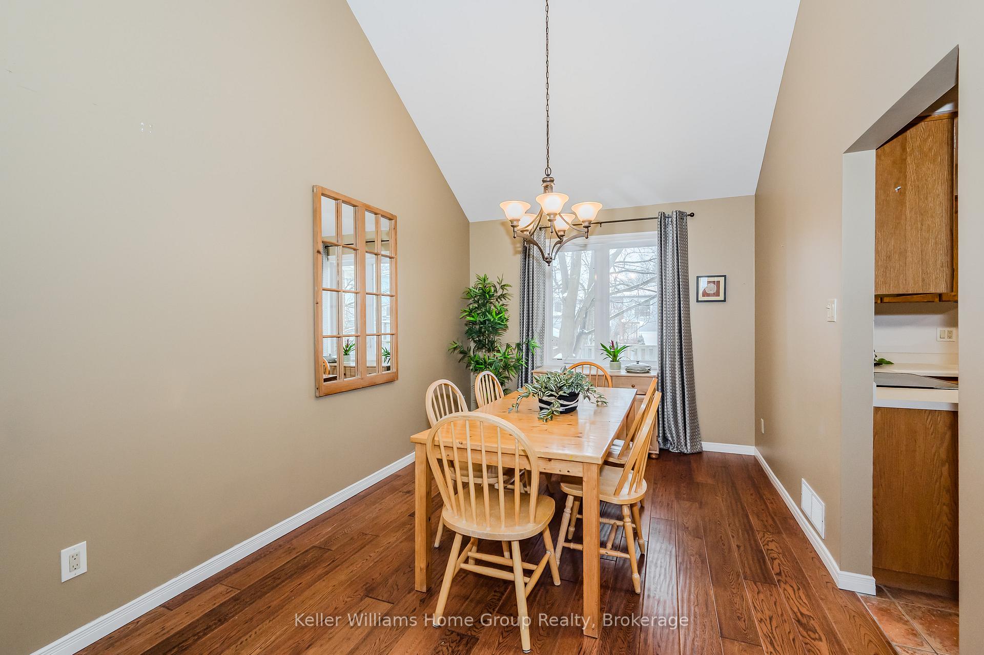 Photo 9 of 31 Pinetree Drive, Guelph, Willow West/Sugarbush/West Acres — HOMEH